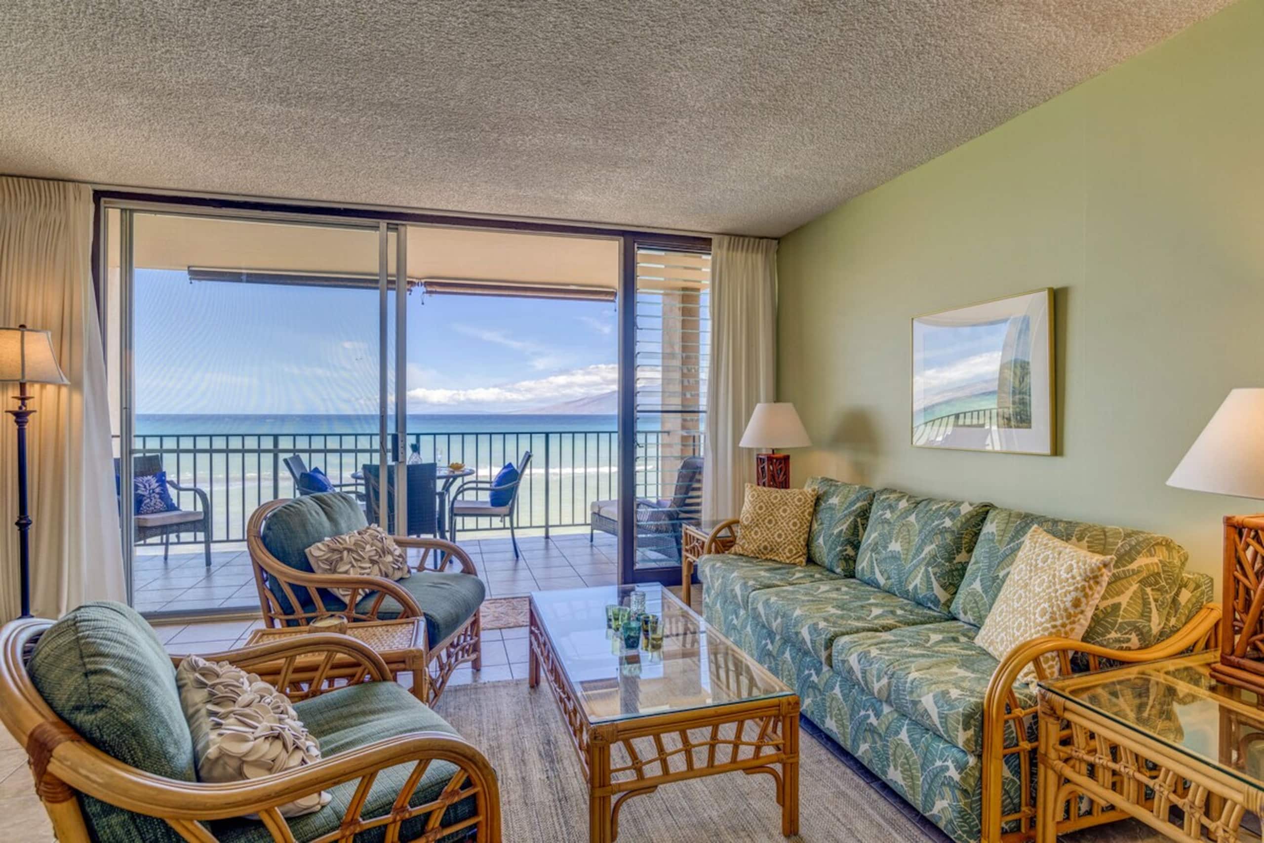 Corner condo with direct beach access - Photo 3