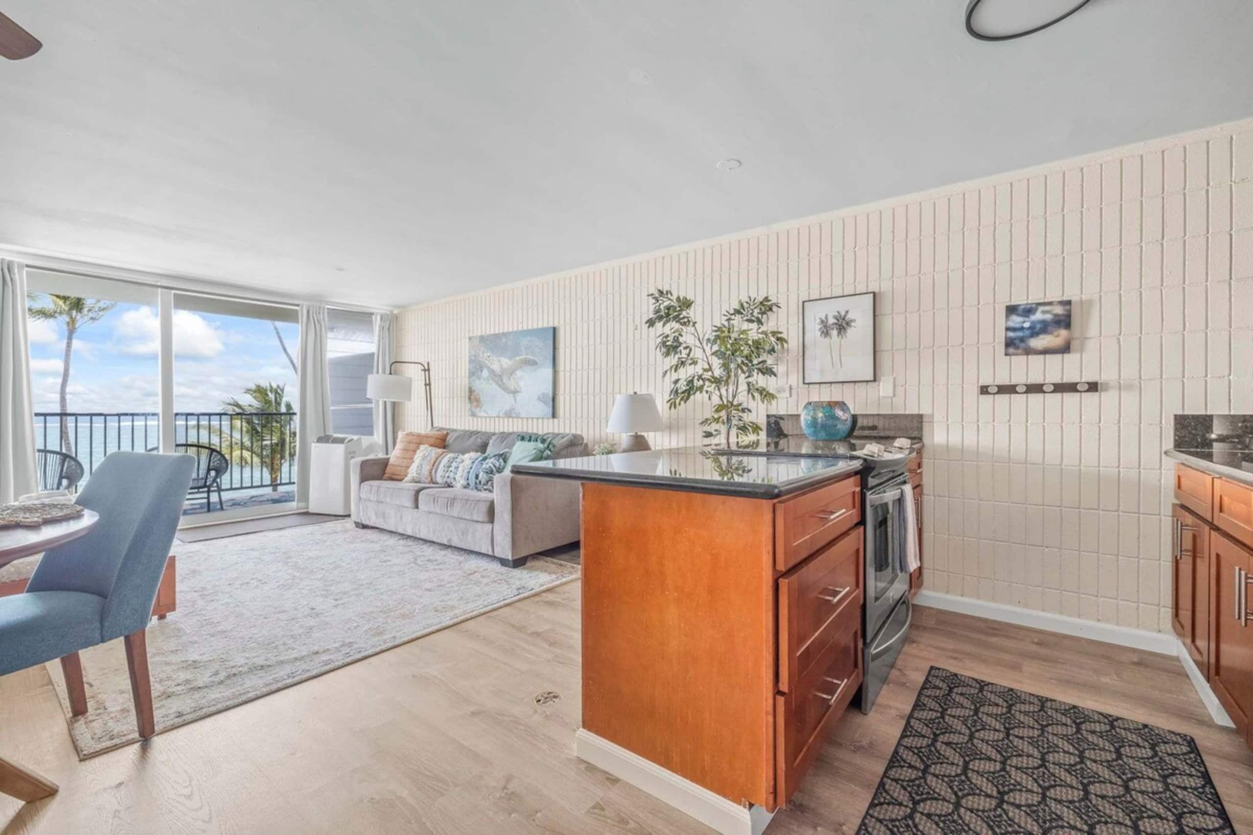 Oceanfront Condo w/ Pool & Beach Access - Photo 7