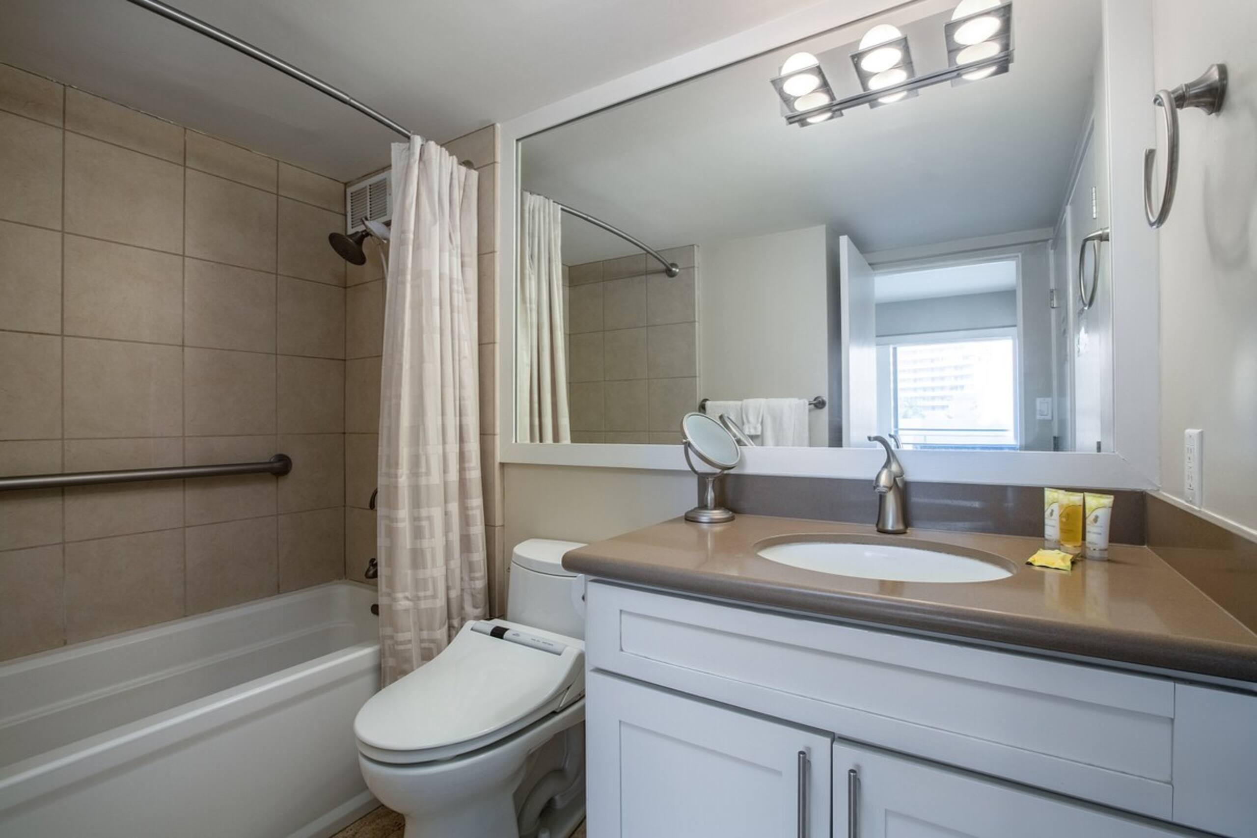 OCEAN VIEW 2 BEDROOM 2 BATHROOM APP AT ILIKAI! - Photo 14