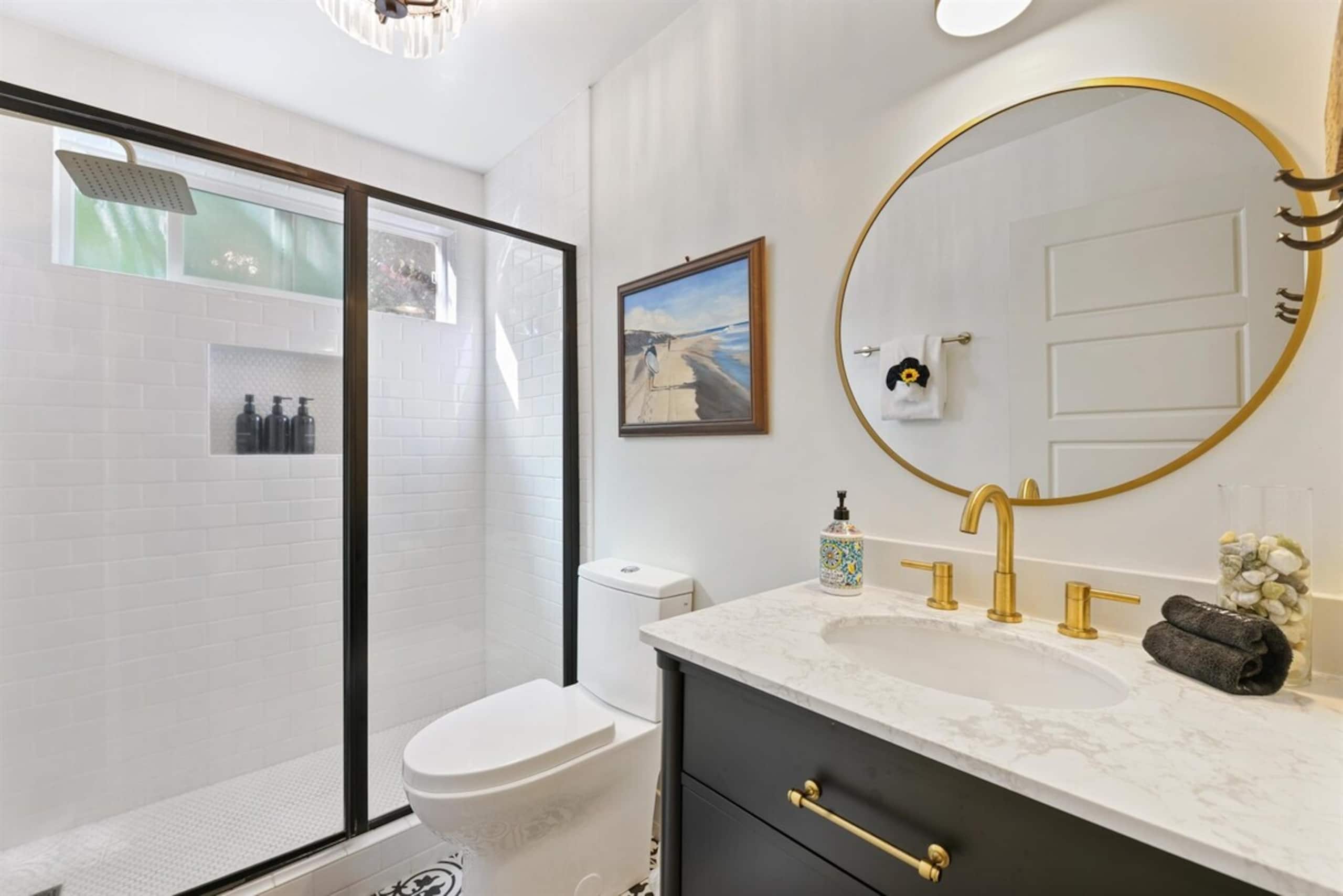 The Blue Door on Church Street | Maui Garden Suite - Photo 19