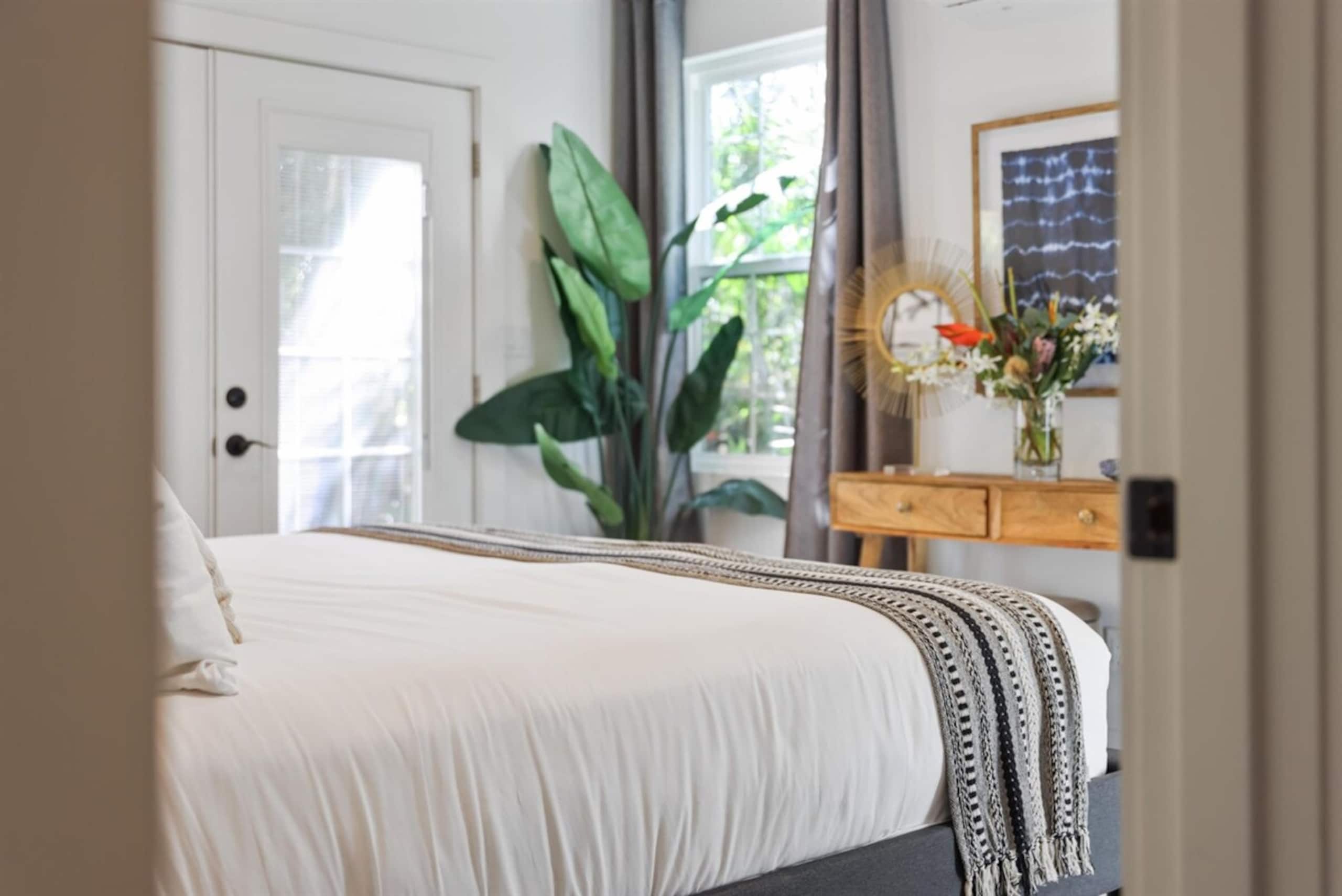 The Blue Door on Church Street | Maui Garden Suite - Photo 32