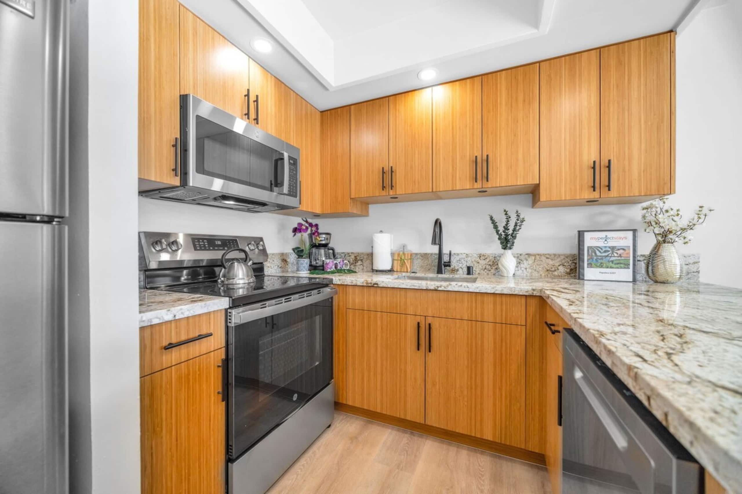 Beautiful 1bd ocean view condo, many upgrades - Photo 17