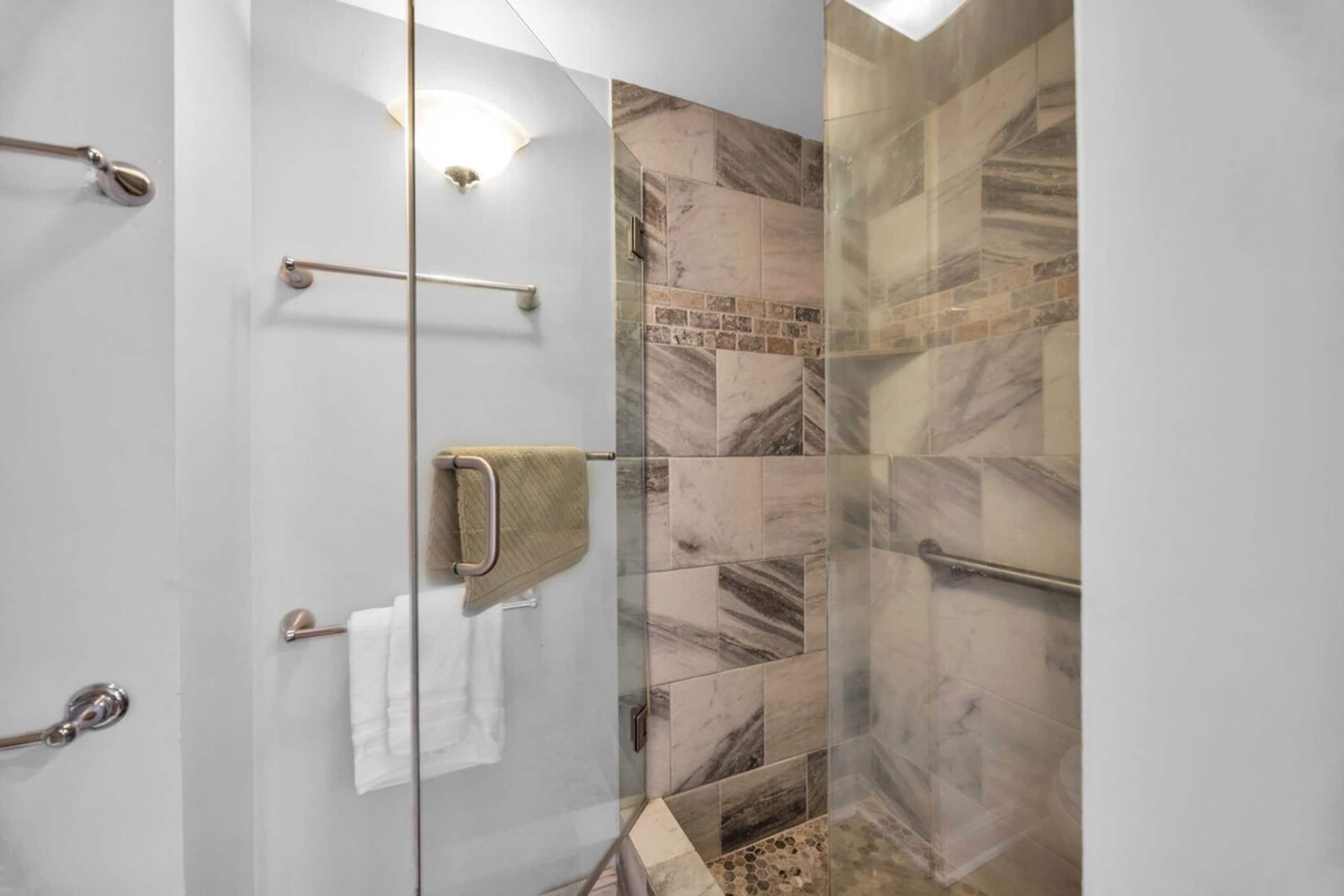 Beautiful 1bd ocean view condo, many upgrades - Photo 26