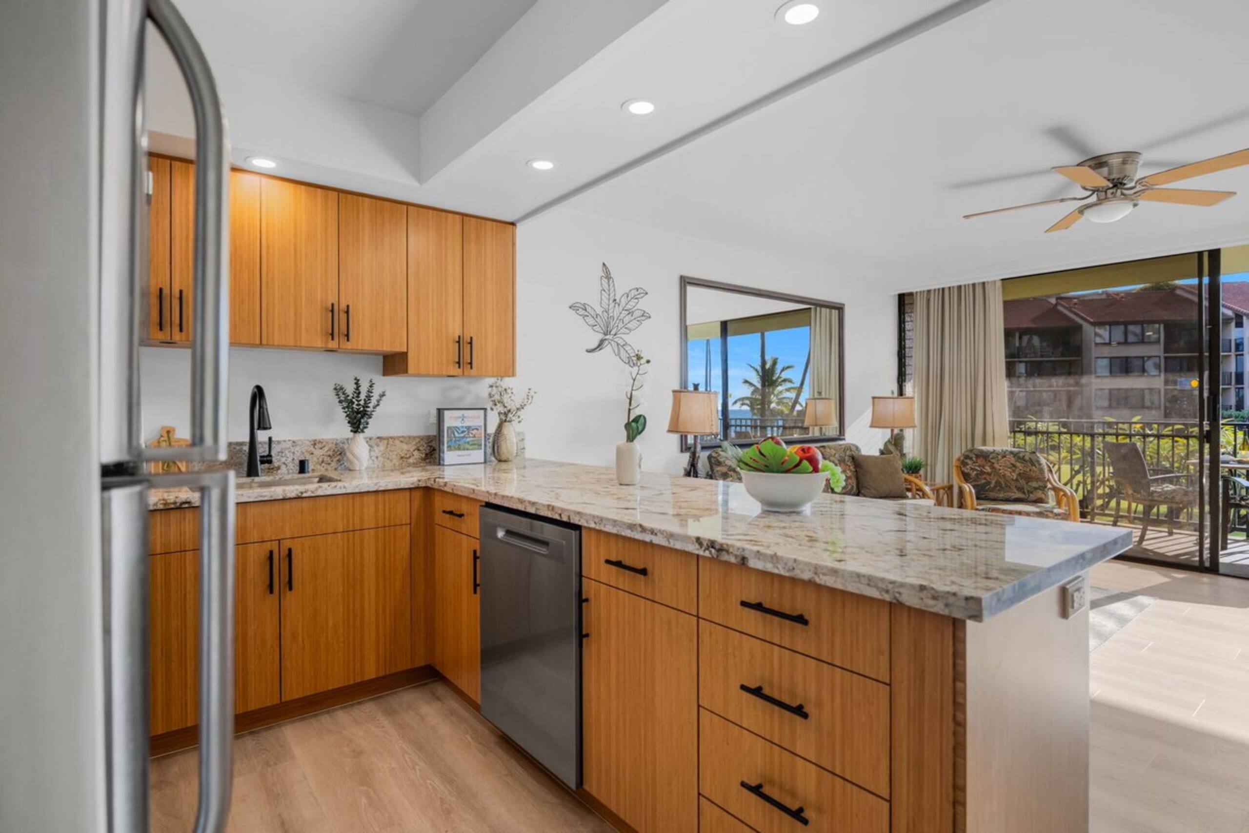 Beautiful 1bd ocean view condo, many upgrades - Photo 15
