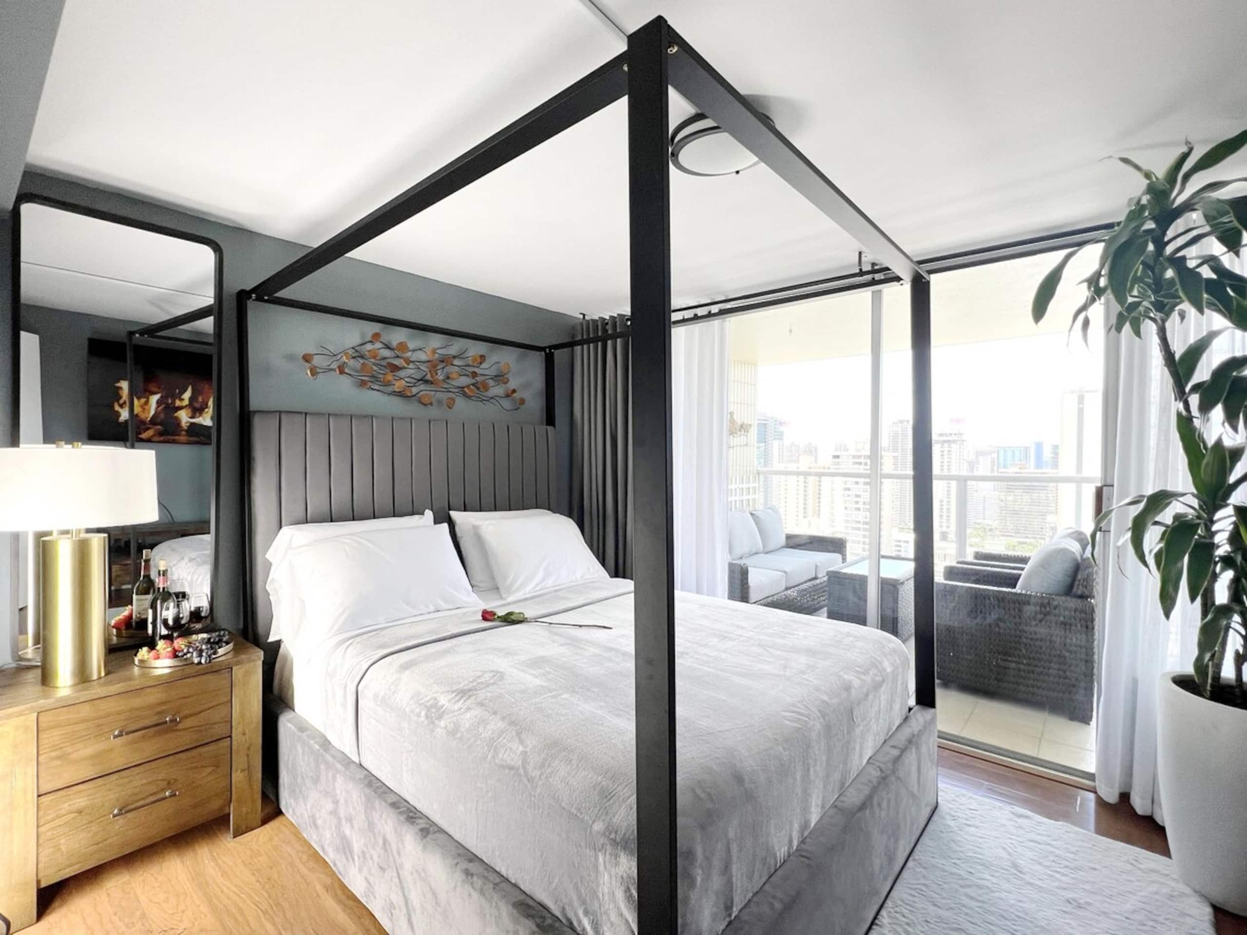 Center of Waikiki - 1 Bedroom 3 Queen Size Beds - Photo 30