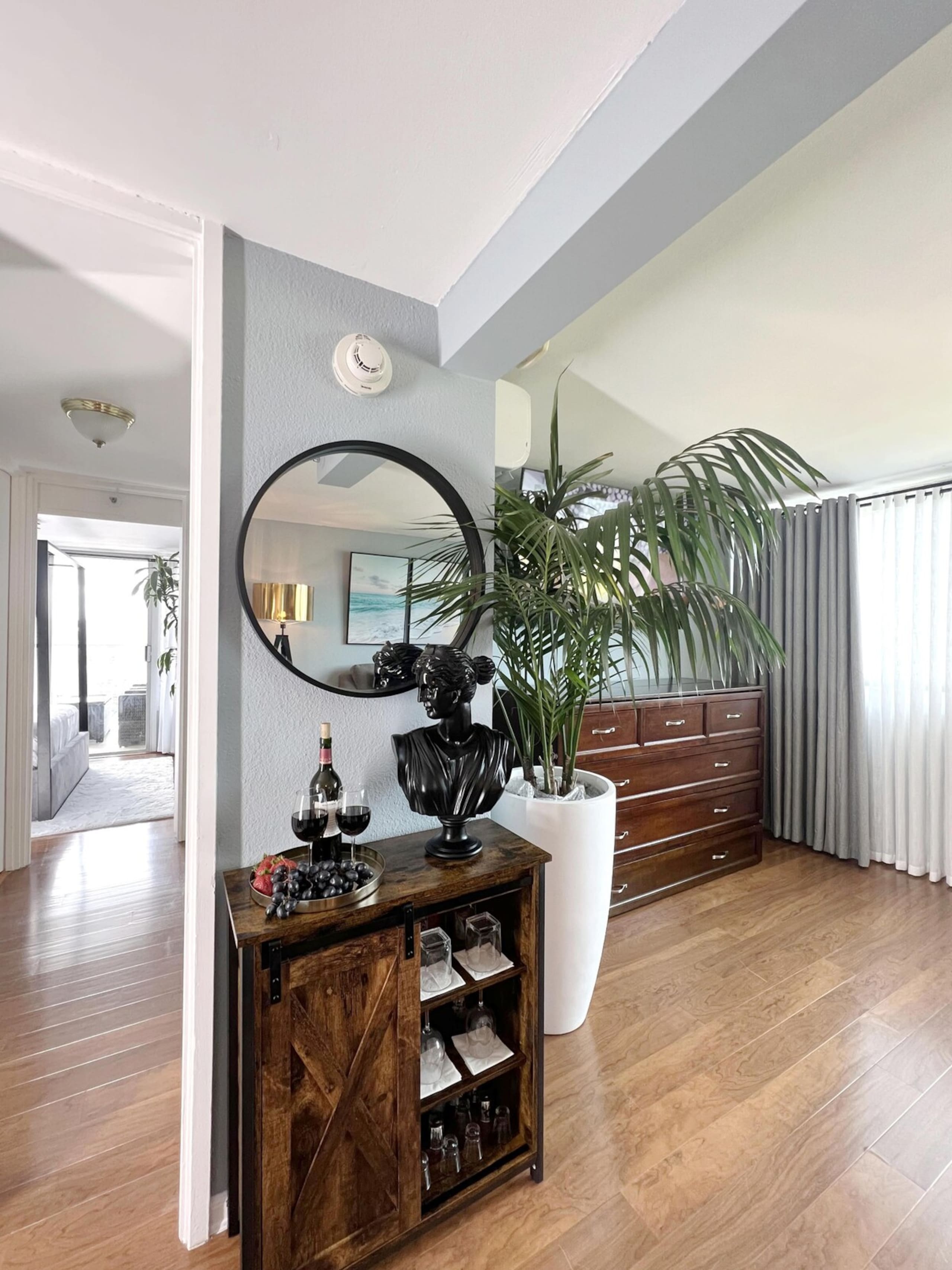 Center of Waikiki - 1 Bedroom 3 Queen Size Beds - Main photo