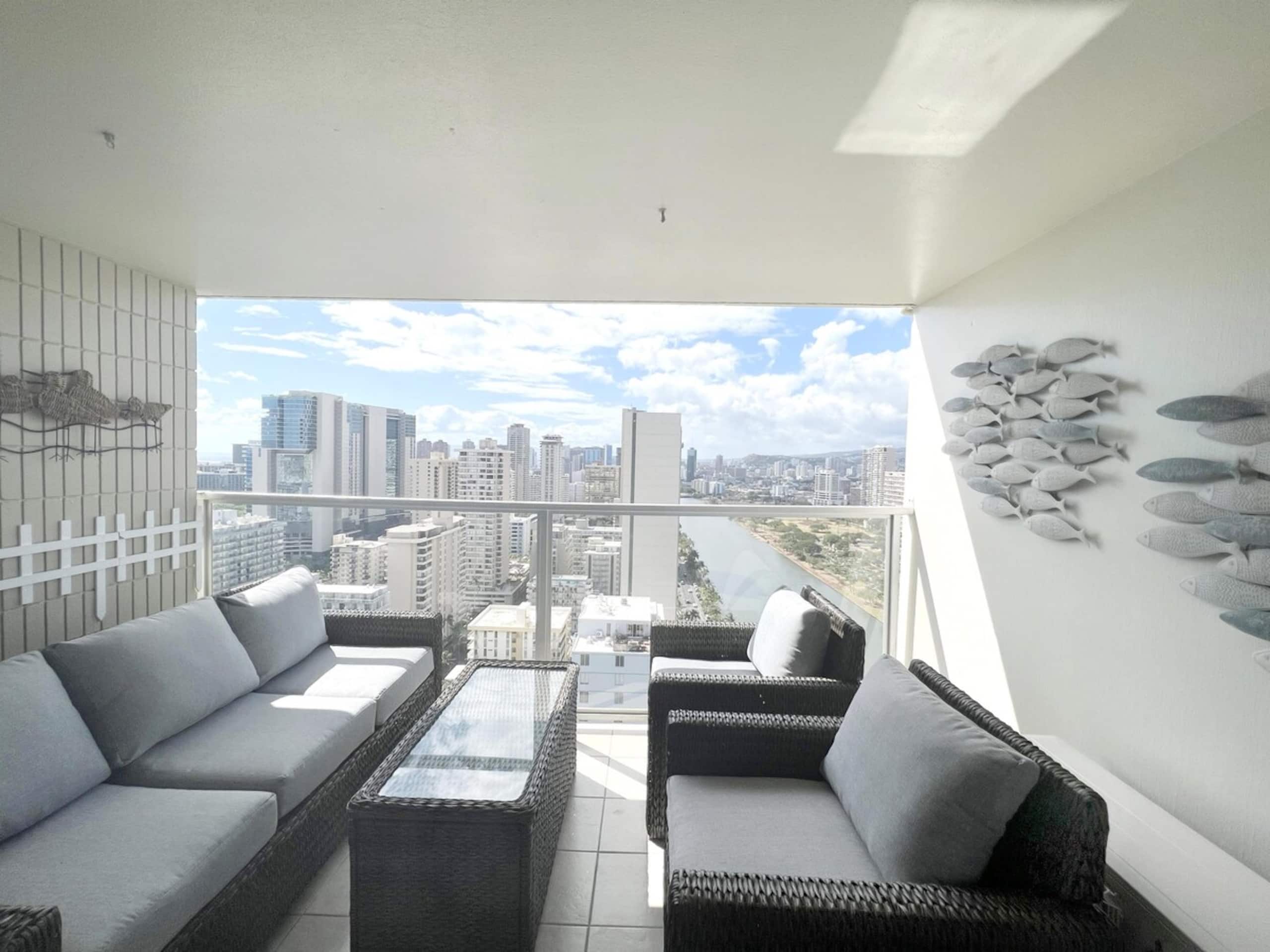 Center of Waikiki - 1 Bedroom 3 Queen Size Beds - Photo 28