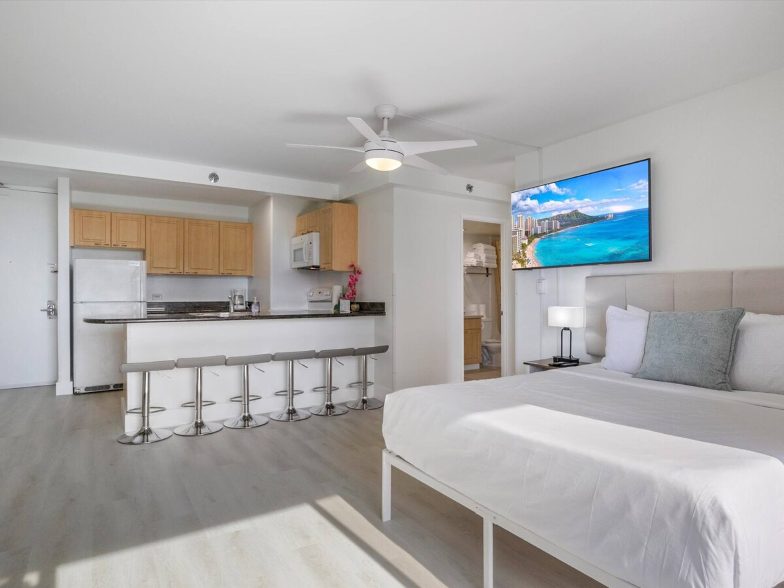Brand New Listing Waikiki Condo OceanView Sleeps 6 - Photo 6