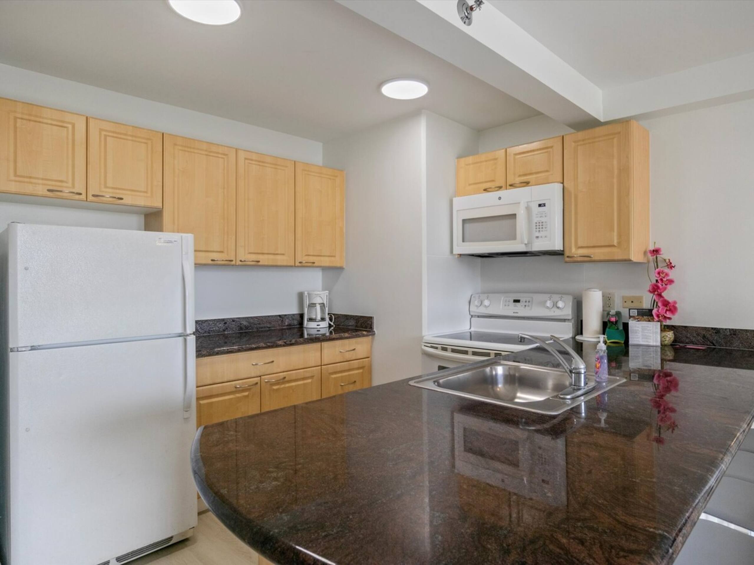 Brand New Listing Waikiki Condo OceanView Sleeps 6 - Photo 9