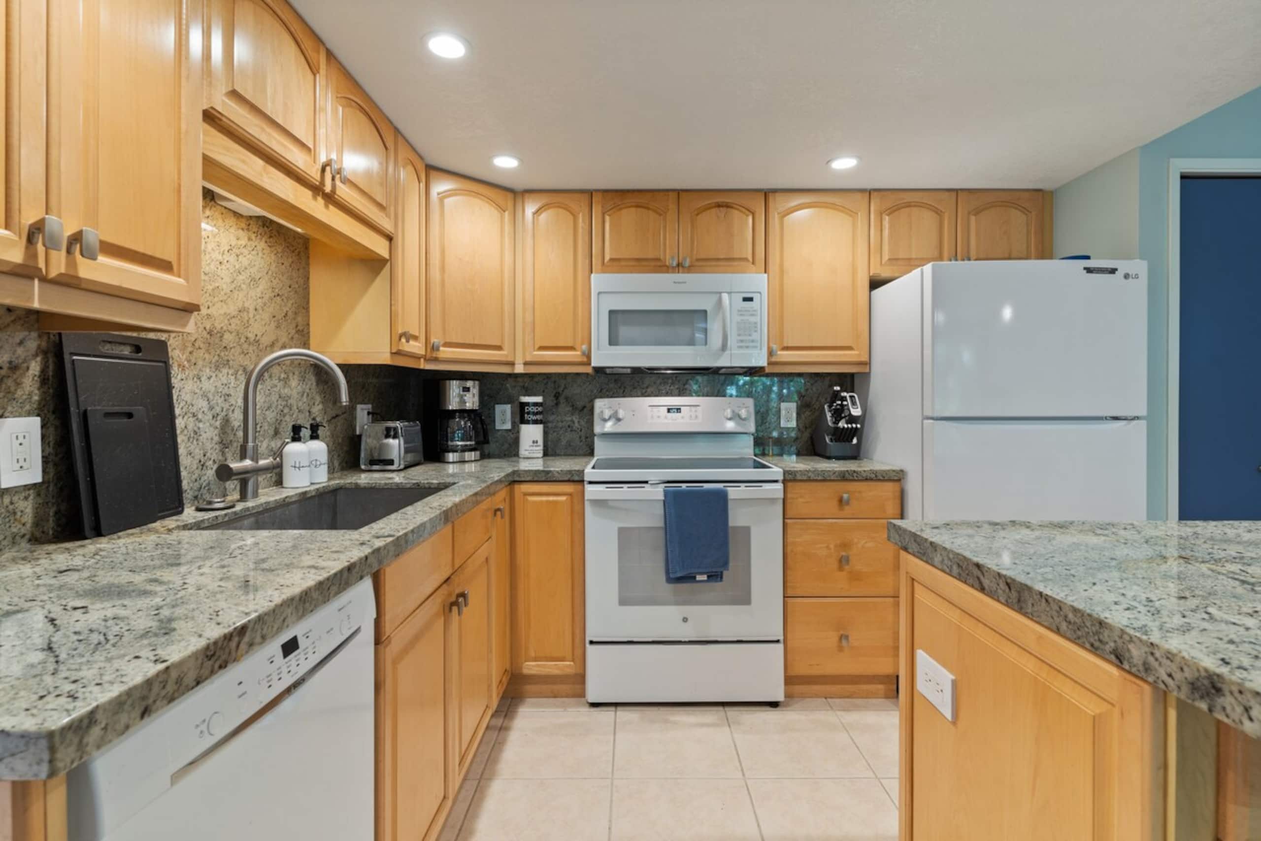 Kihei Apt: King & Queen Bed, Beach, Pools, AC, BBQ - Photo 25