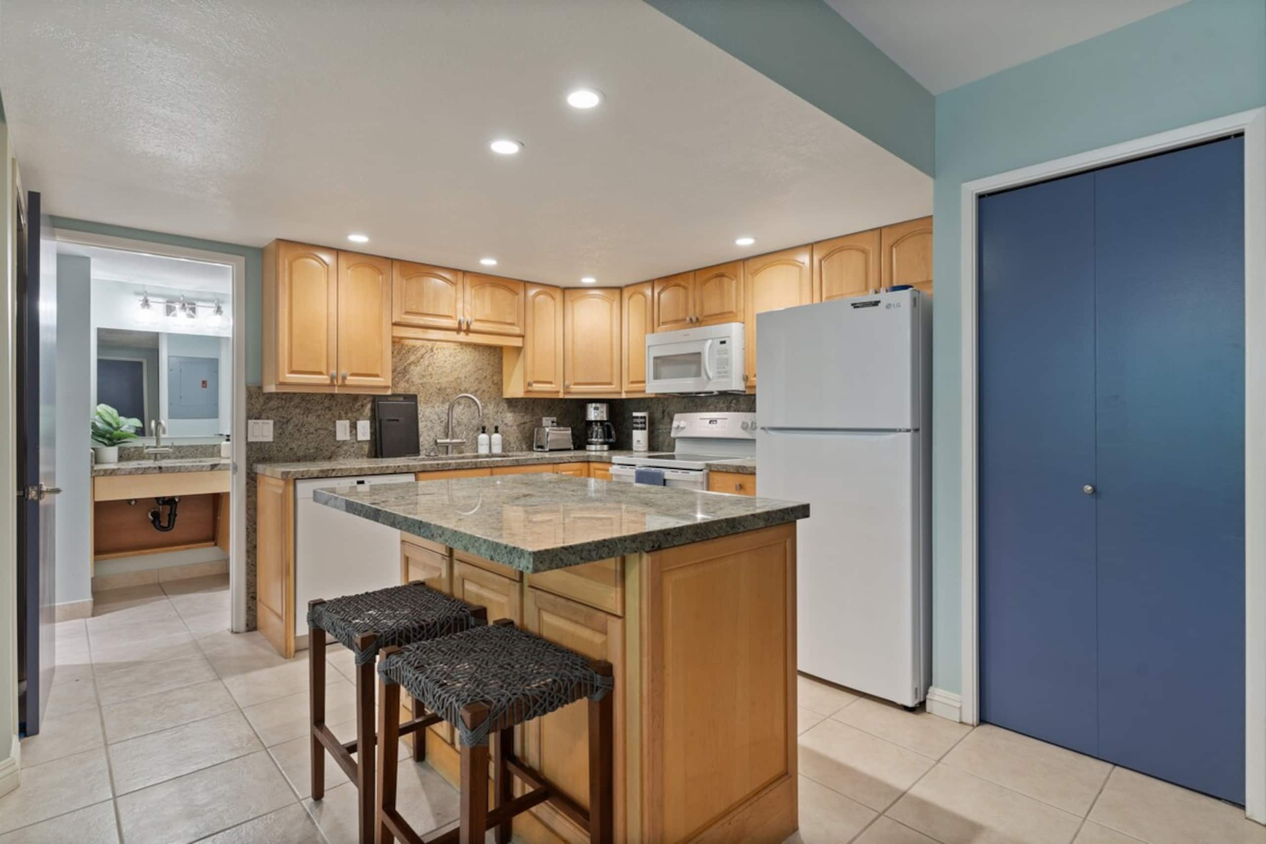 Kihei Apt: King & Queen Bed, Beach, Pools, AC, BBQ - Photo 20