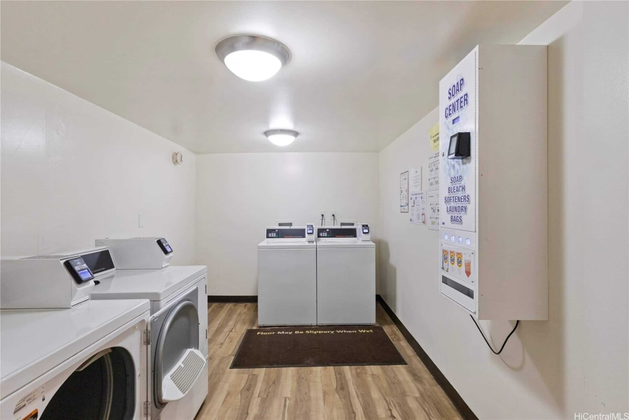 Ilikai Condo - FREE Parking, City View - Photo 10