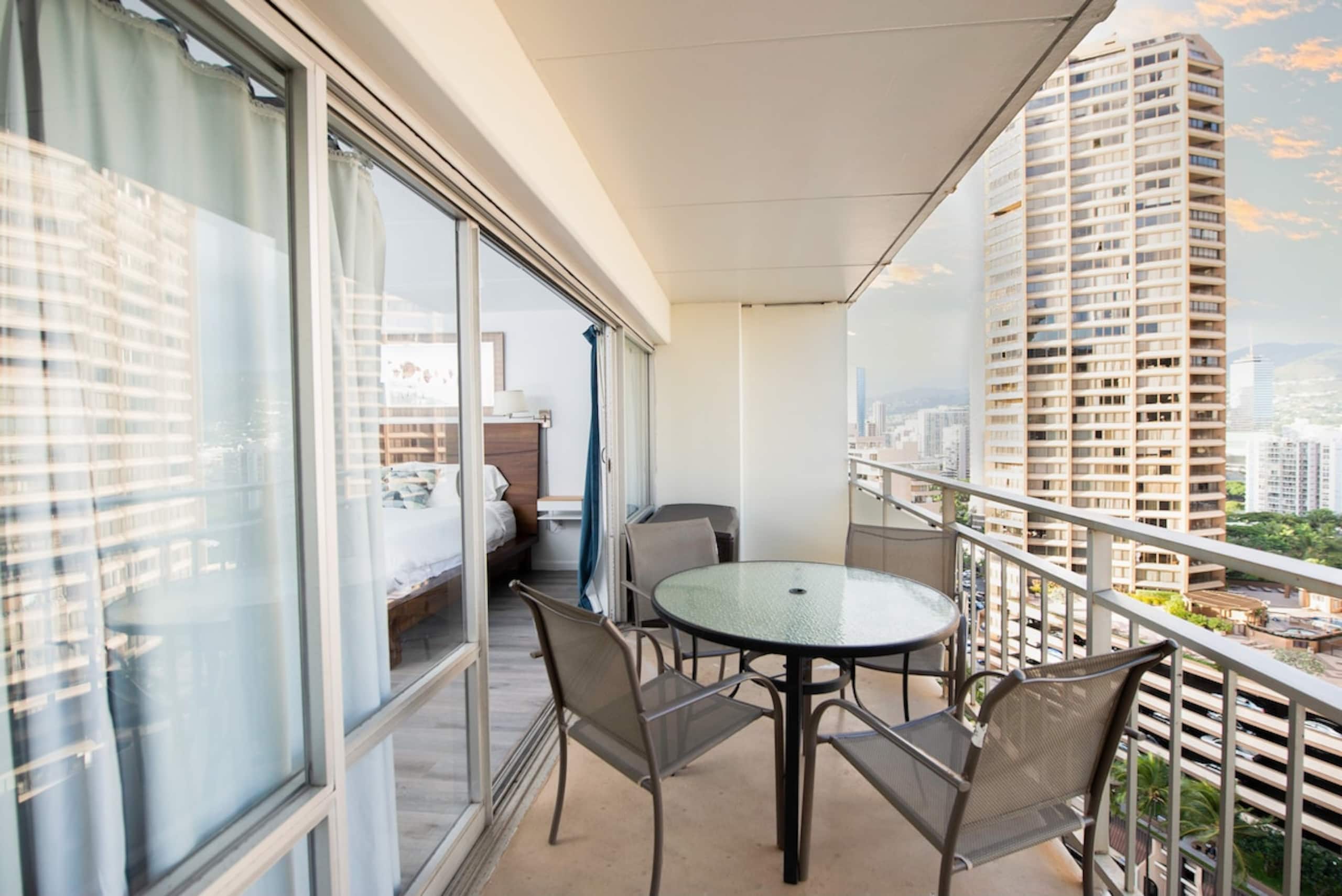 Ilikai Condo - FREE Parking, City View - Photo 7