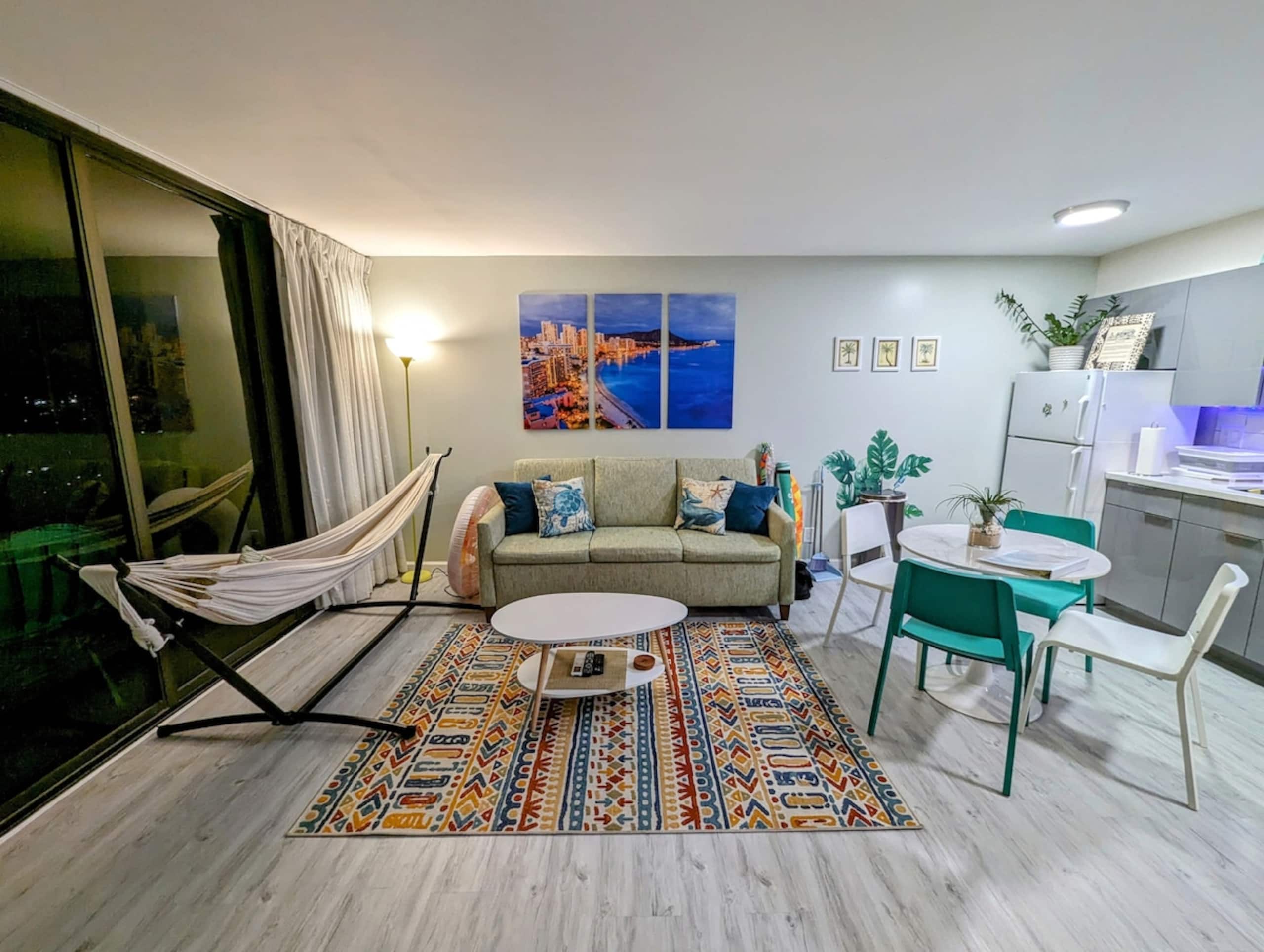 32nd Fl Waikiki Gem w/ Free Parking & AC - Photo 3