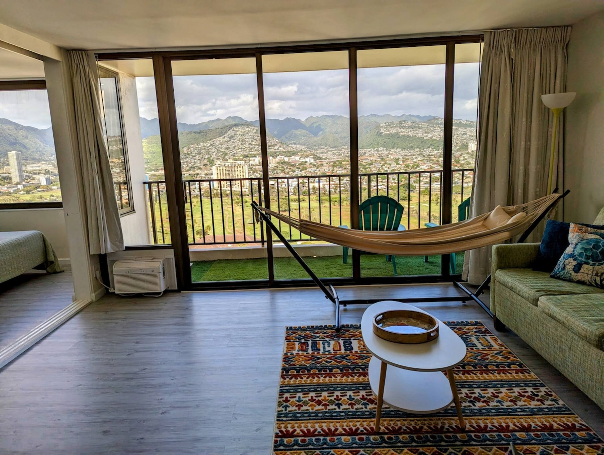 32nd Fl Waikiki Gem w/ Free Parking & AC - Photo 2
