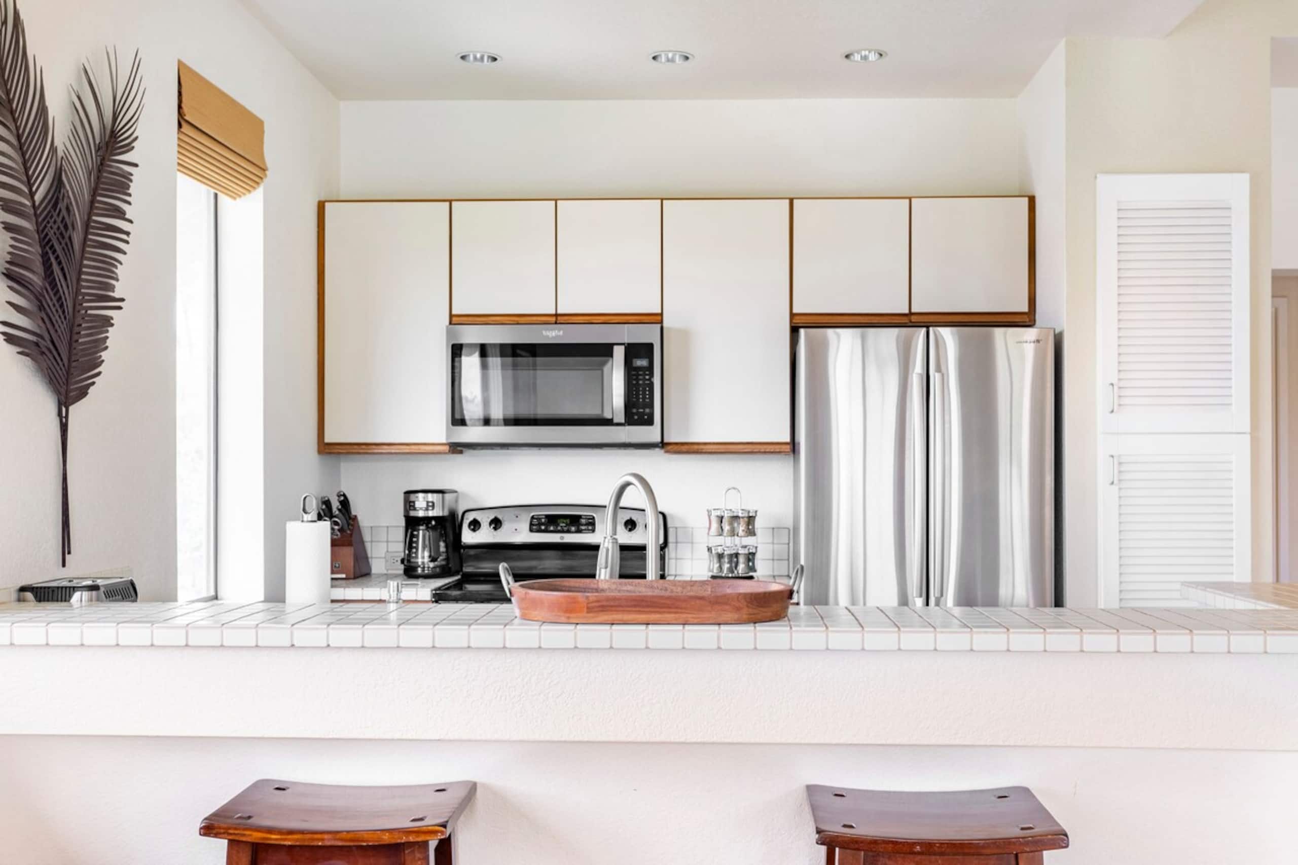 Gaze out at Panoramic Ocean Views from an Airy - Photo 15