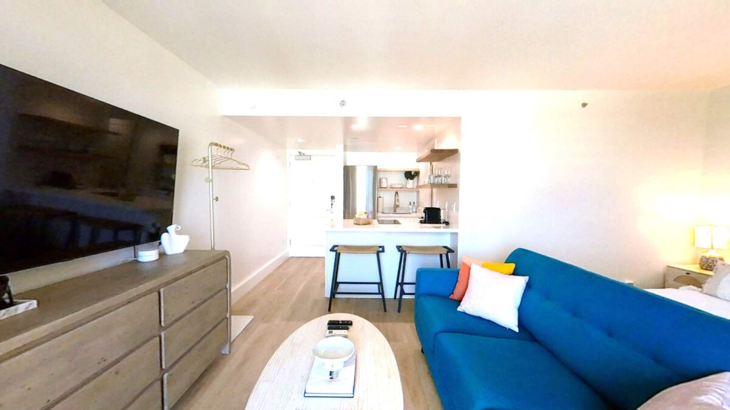 S&N Lux suite/Free Parking/King Bed/Kitchen/Wi-Fi - Photo 2