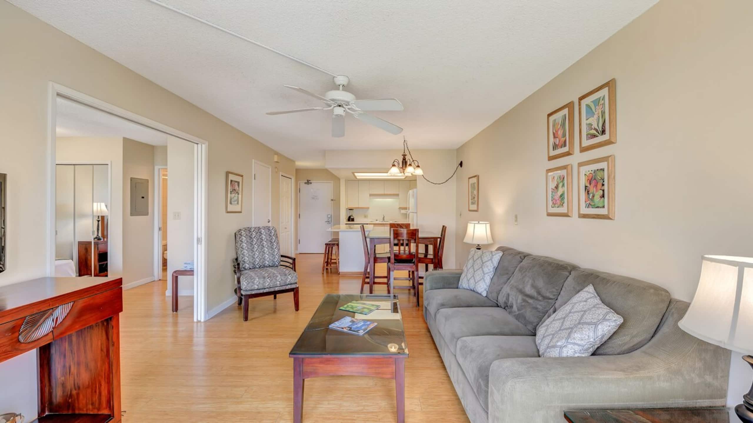 Cozy 1BR condo w/ lanai & BBQ grill - Photo 3