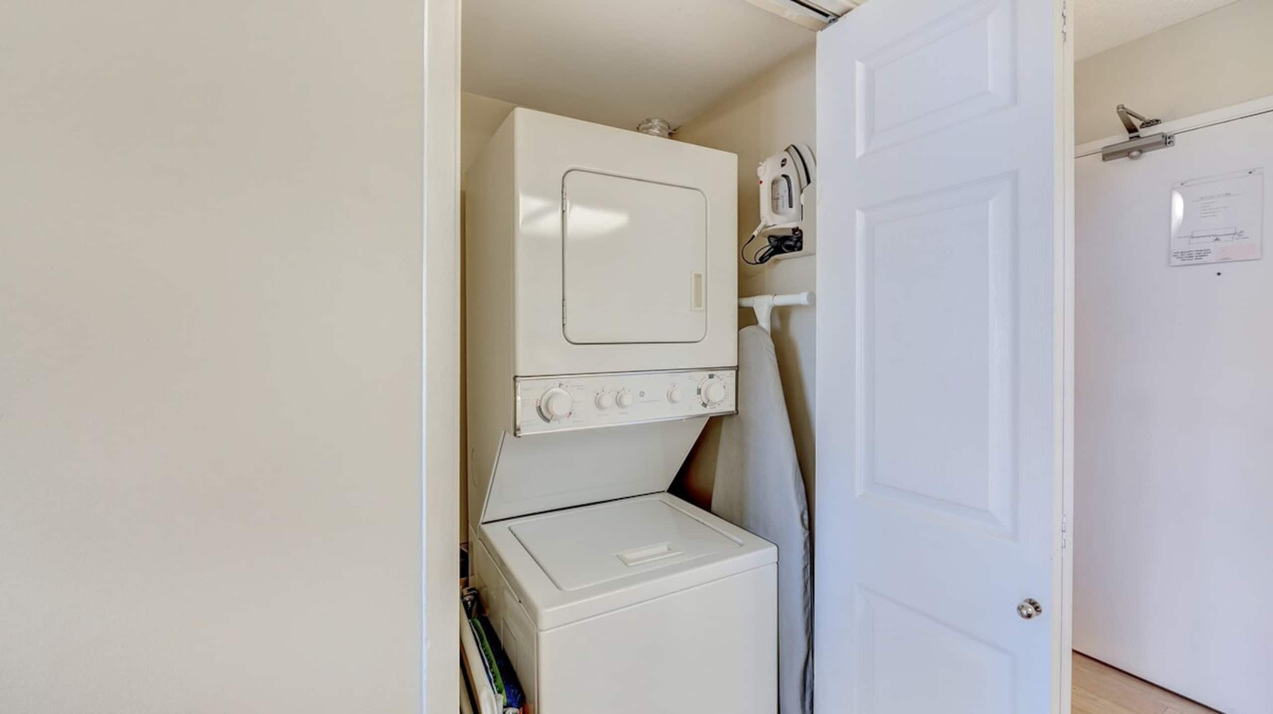 Cozy 1BR condo w/ lanai & BBQ grill - Photo 16