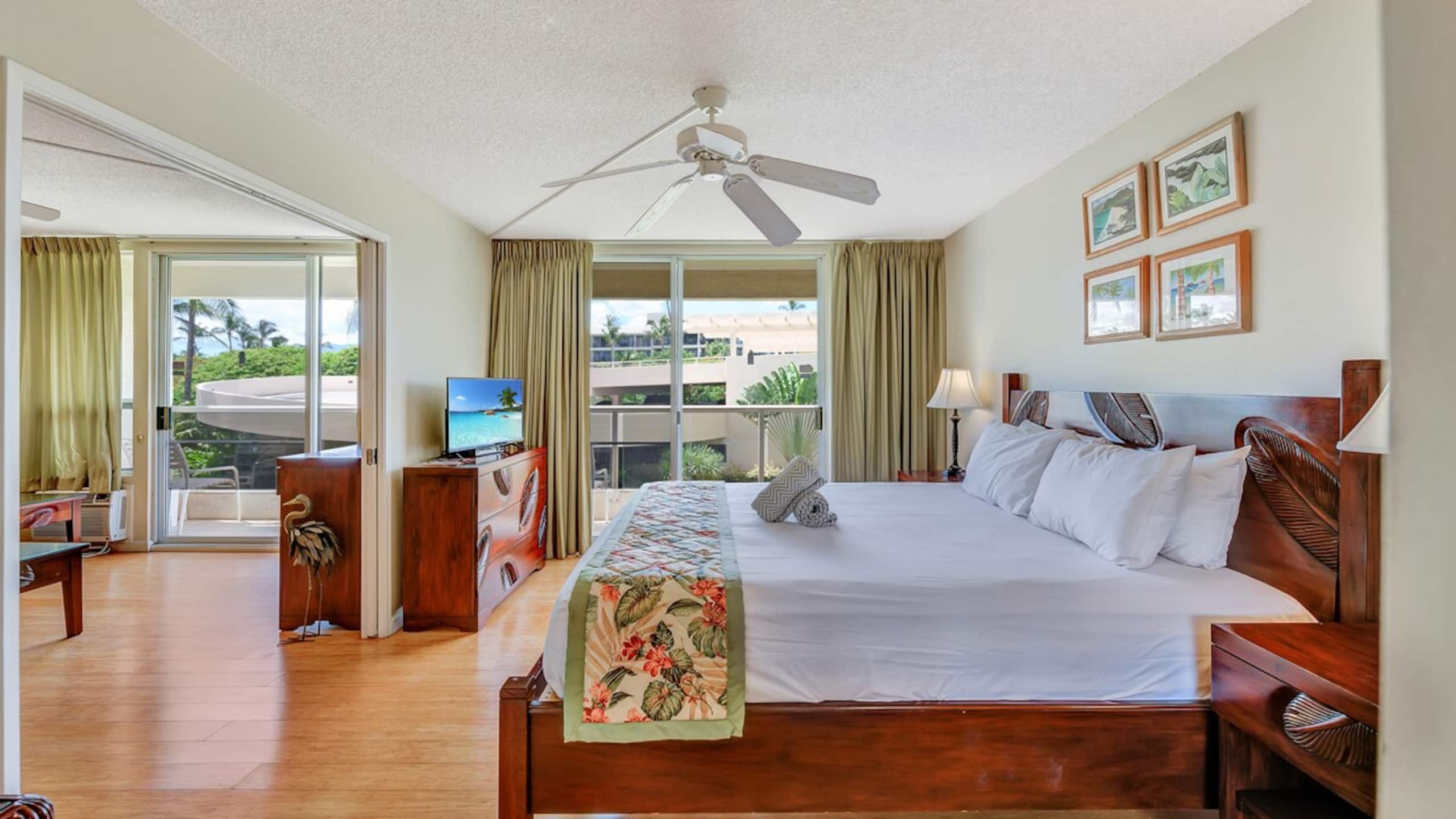 Cozy 1BR condo w/ lanai & BBQ grill - Photo 13