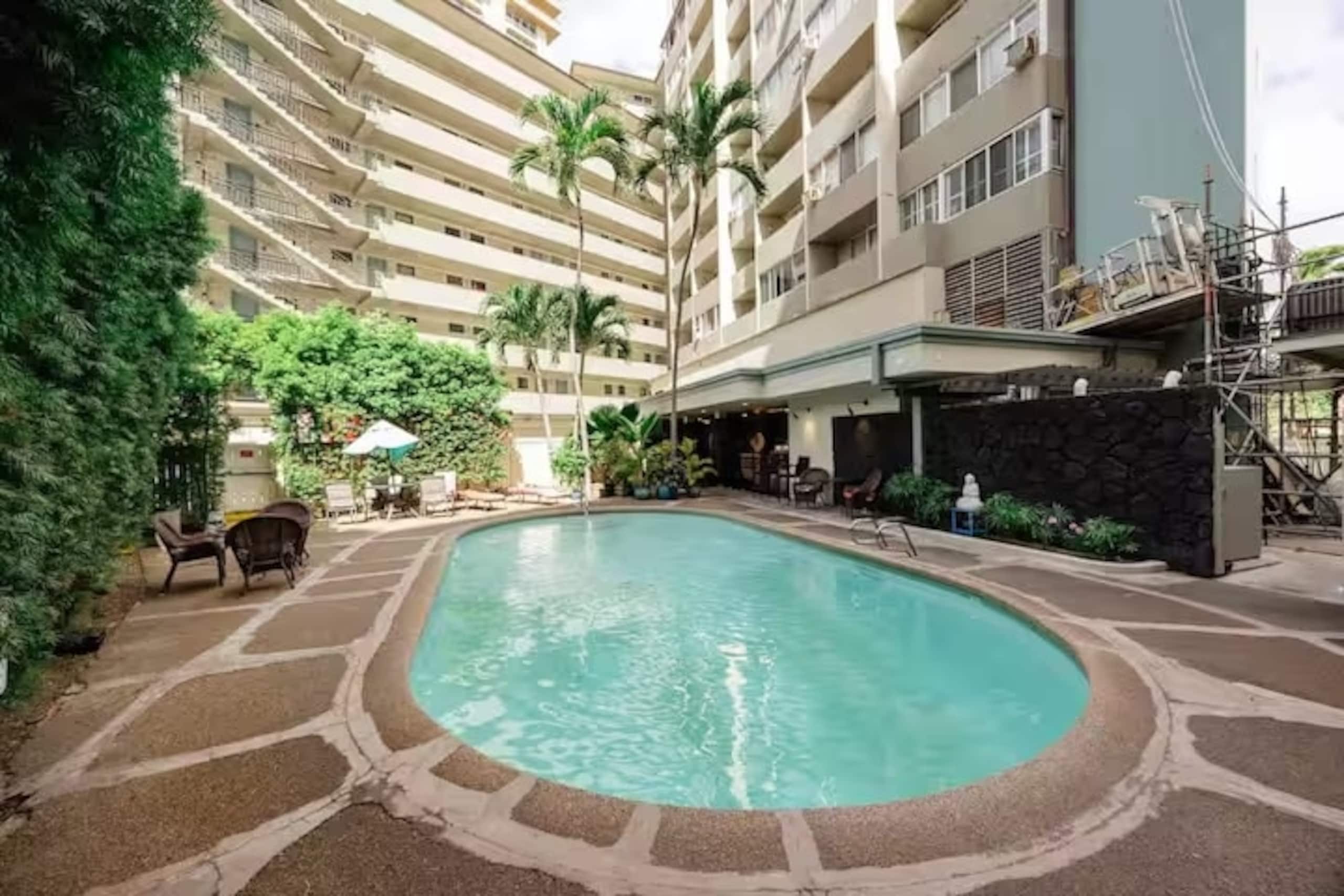 Top Rated Waikiki Location with Lanai & Ocean View - Photo 20