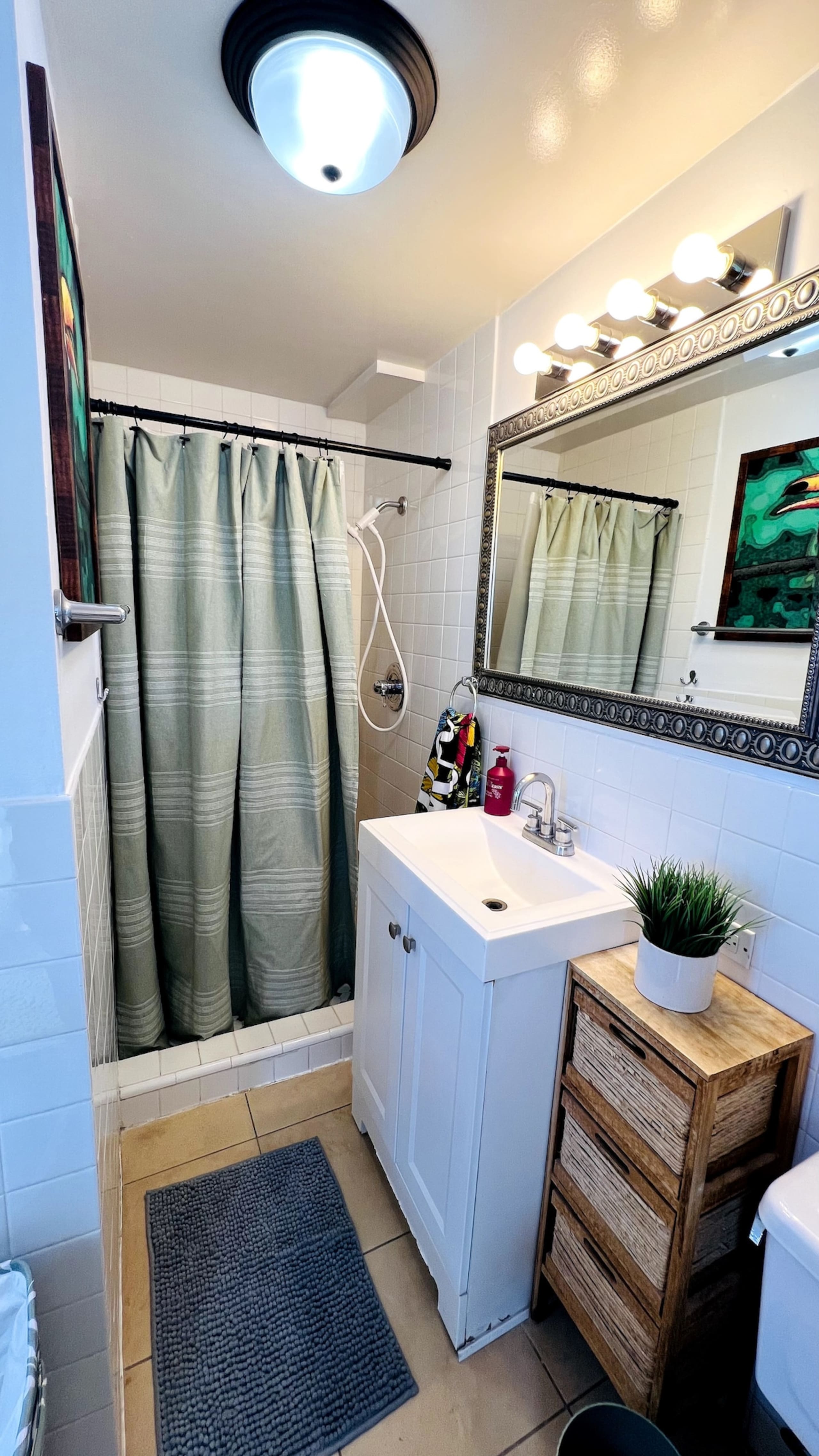 Top Rated Waikiki Location with Lanai & Ocean View - Photo 18