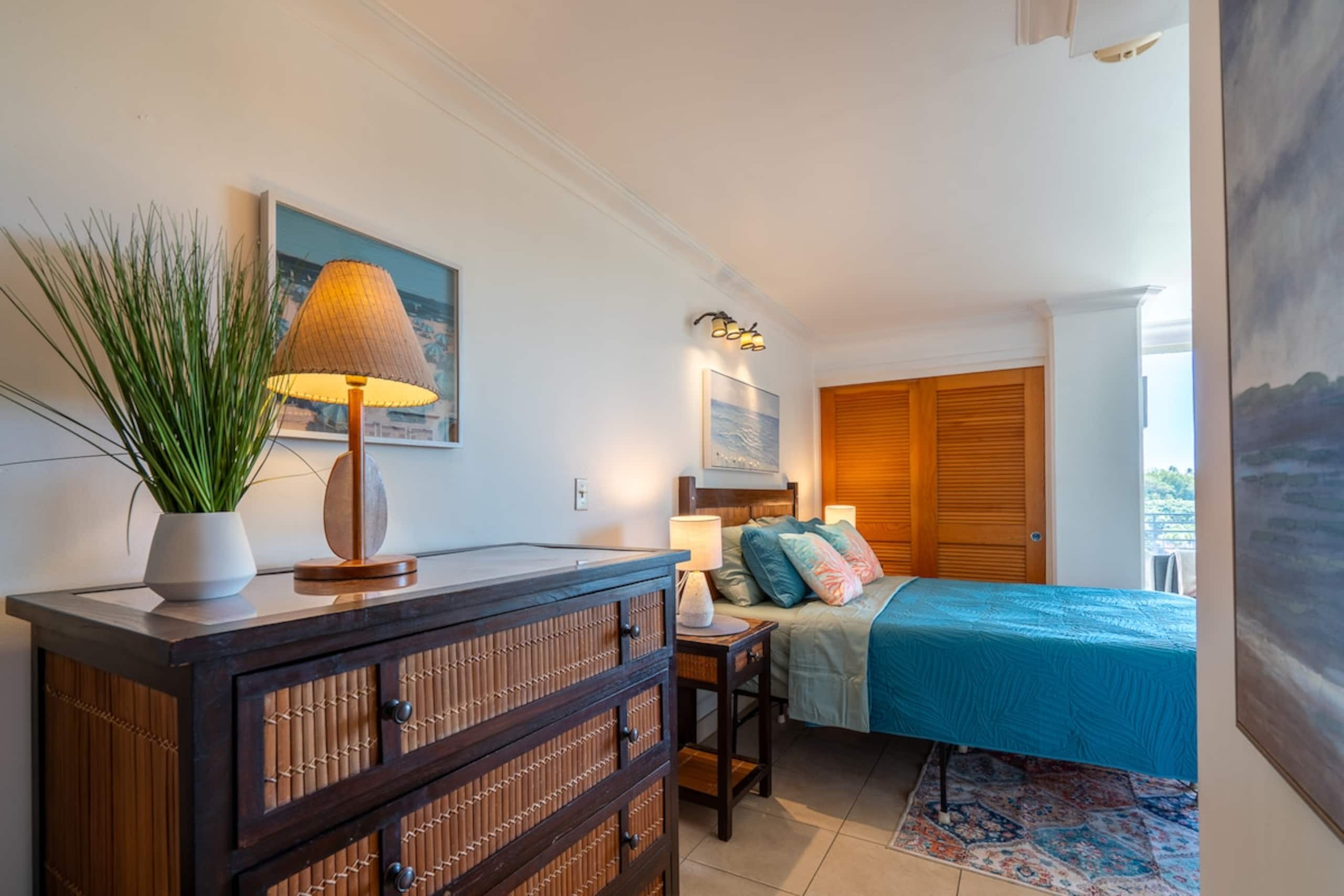 Top Rated Waikiki Location with Lanai & Ocean View - Photo 23