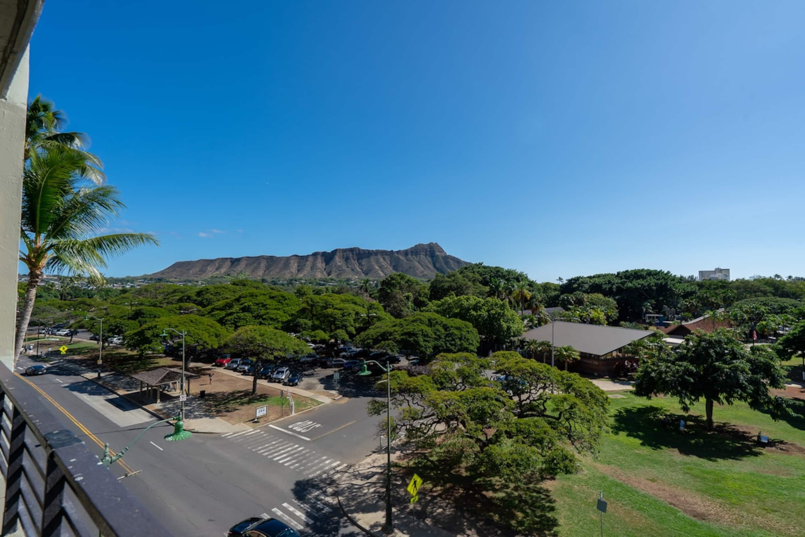 Top Rated Waikiki Location with Lanai & Ocean View - Photo 21