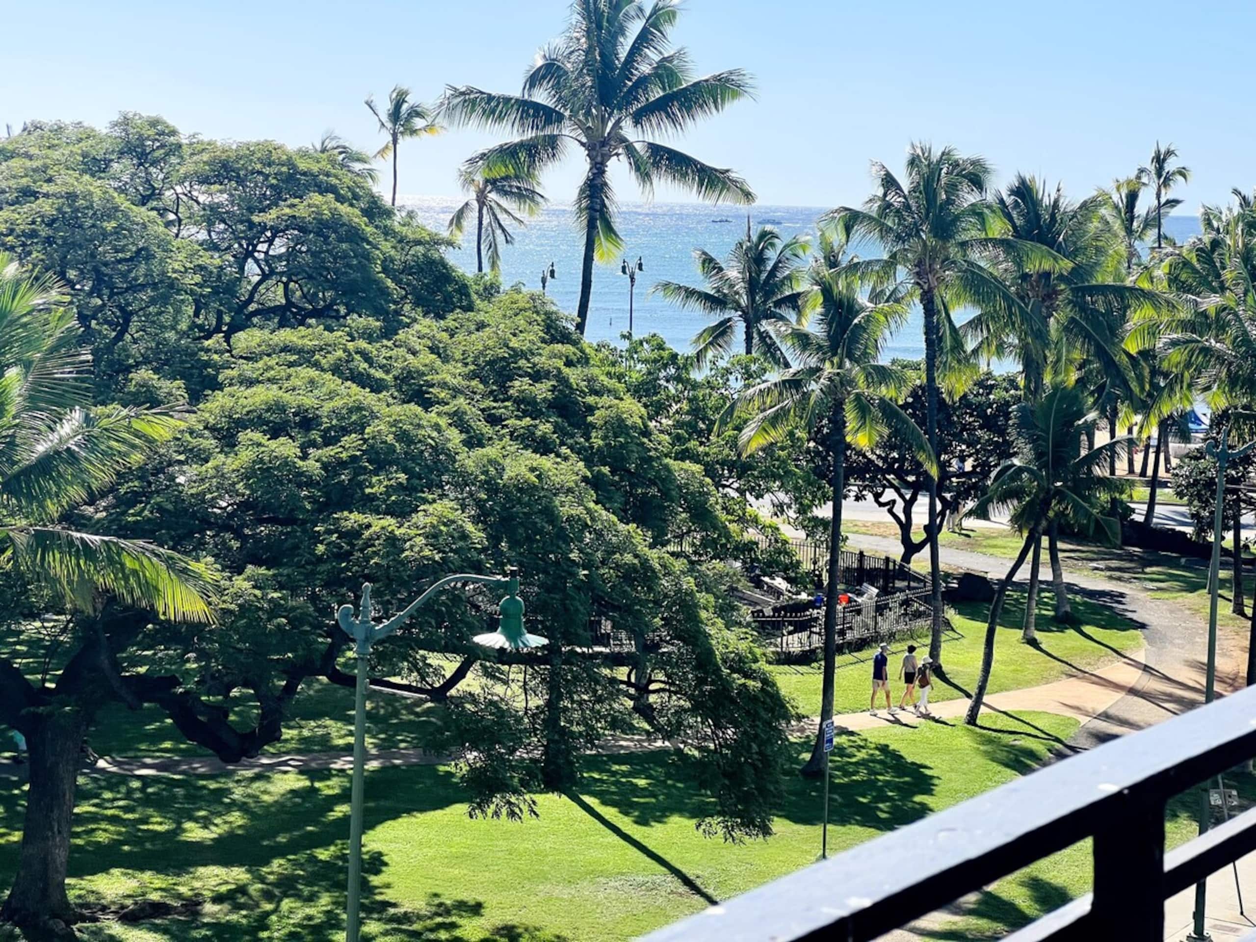 Top Rated Waikiki Location with Lanai & Ocean View - Photo 3