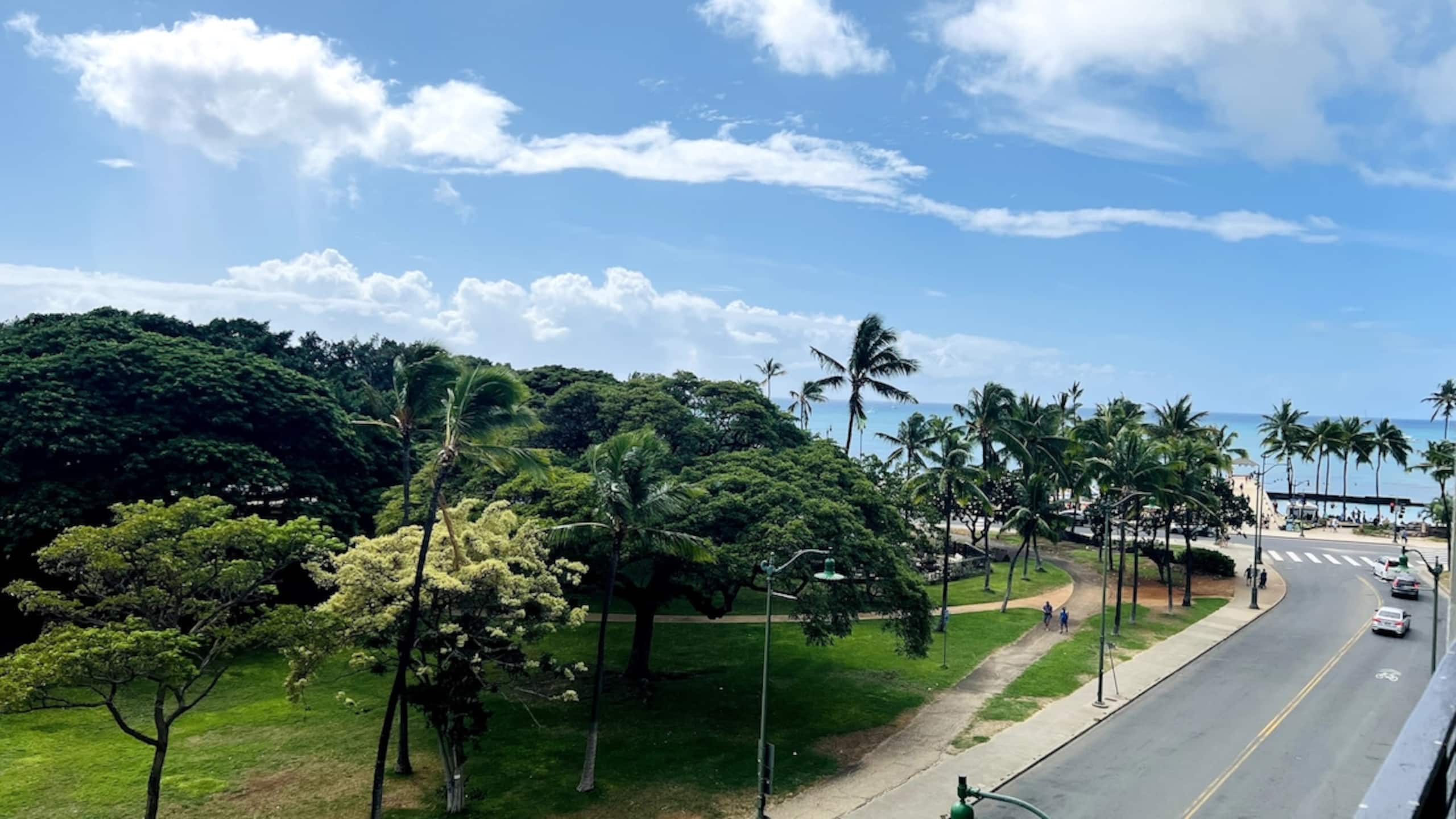 Top Rated Waikiki Location with Lanai & Ocean View - Photo 14