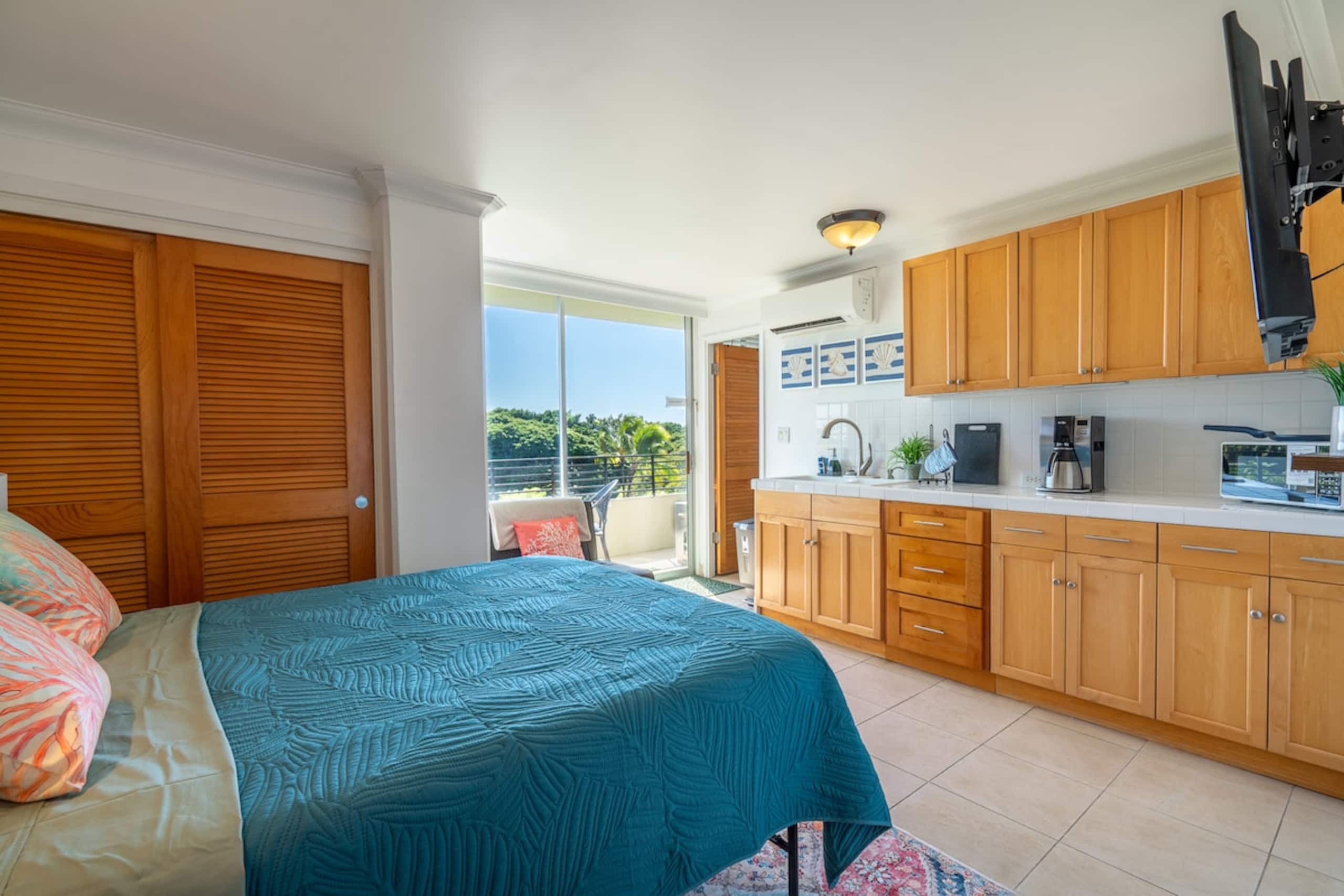 Top Rated Waikiki Location with Lanai & Ocean View - Photo 8