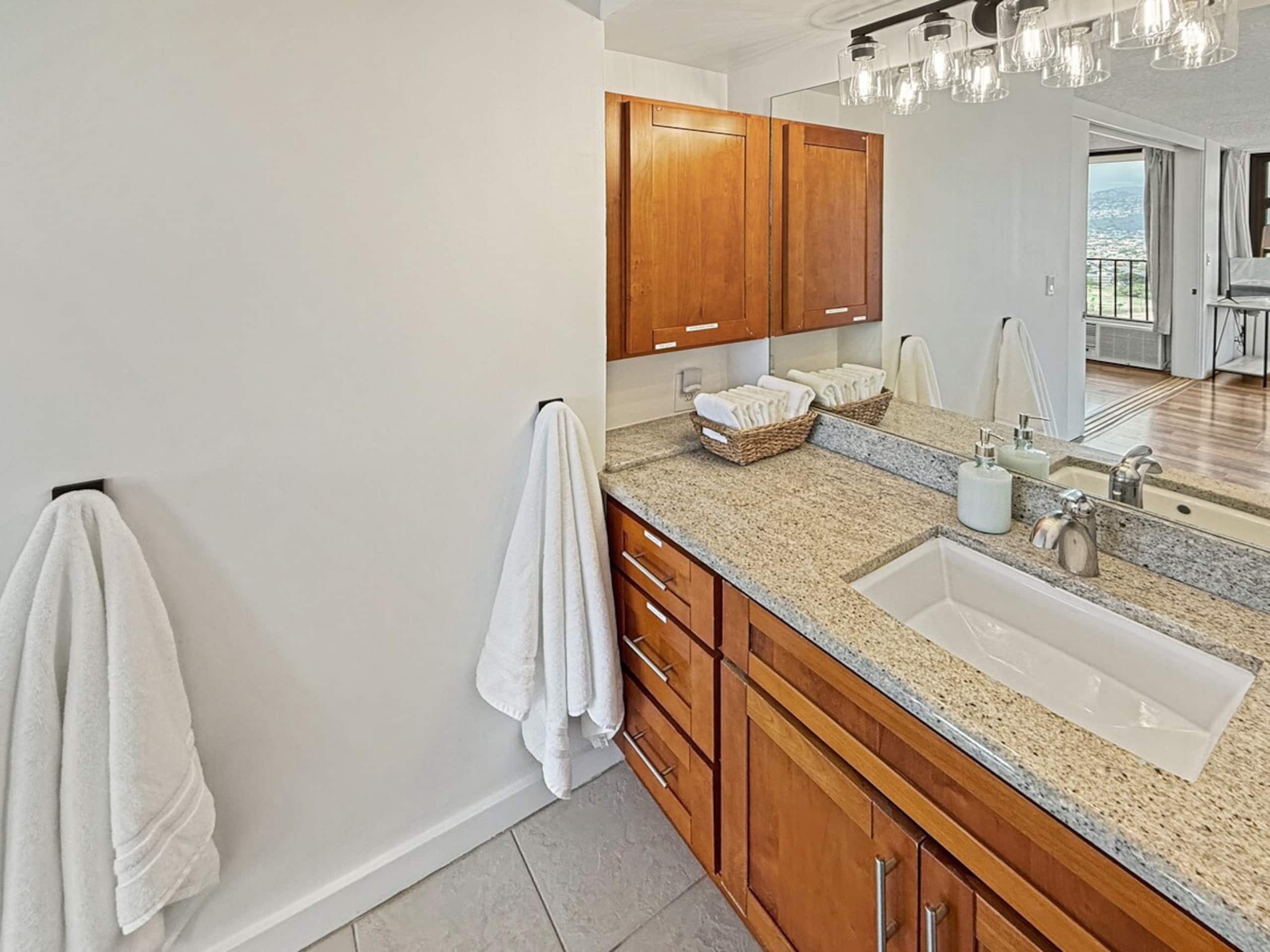 Mountain Views-1Bd/1Ba-Free Parking-AC-Beach Gear - Photo 13
