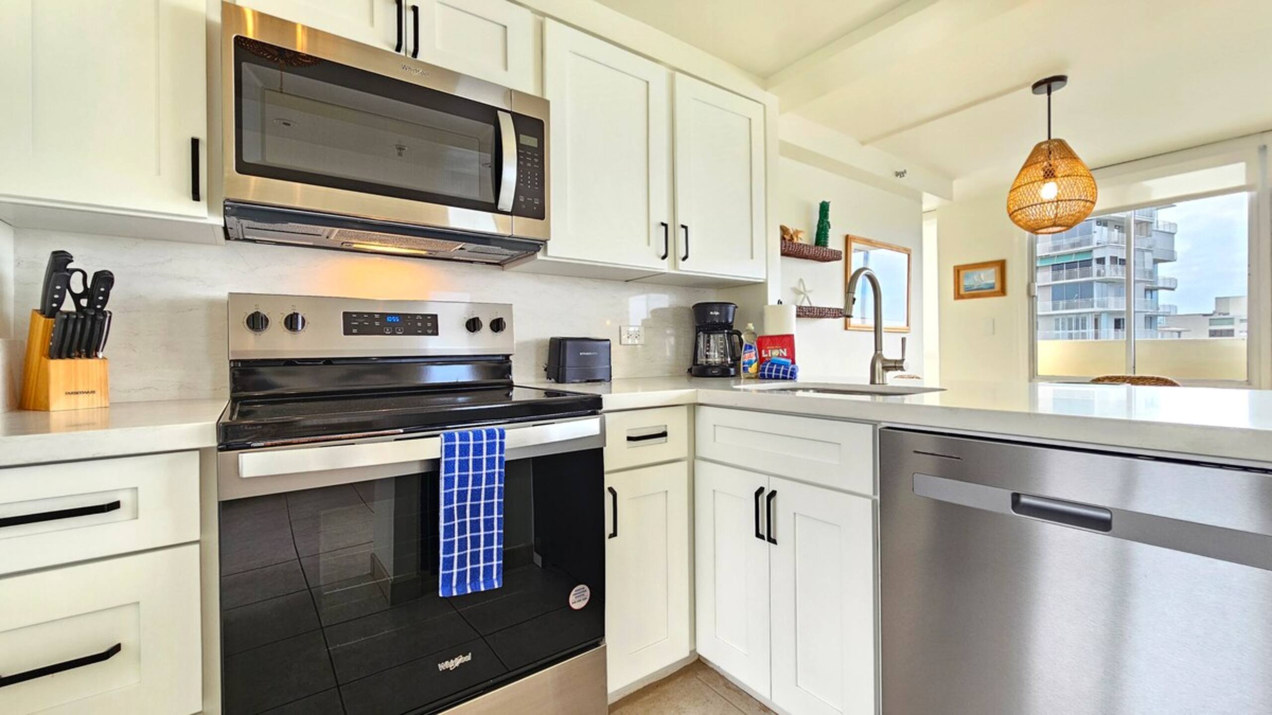 DHBH 1101 A loved Gold Coast Condo - Photo 14