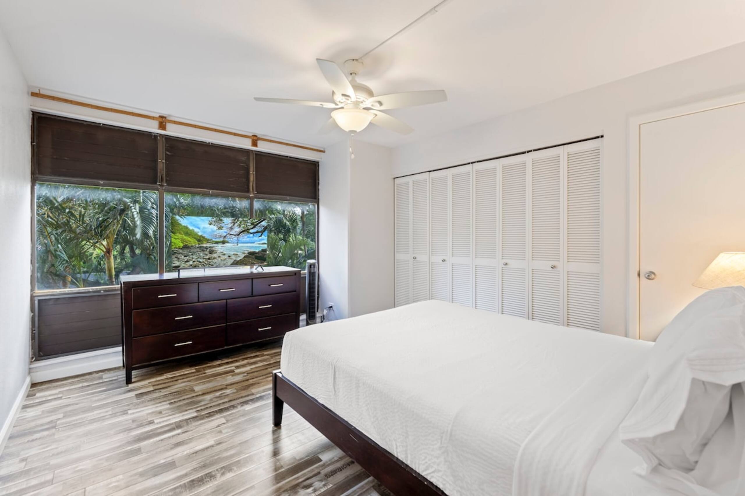 Partial Oceanview 2bed condo, across st from ocean - Main photo