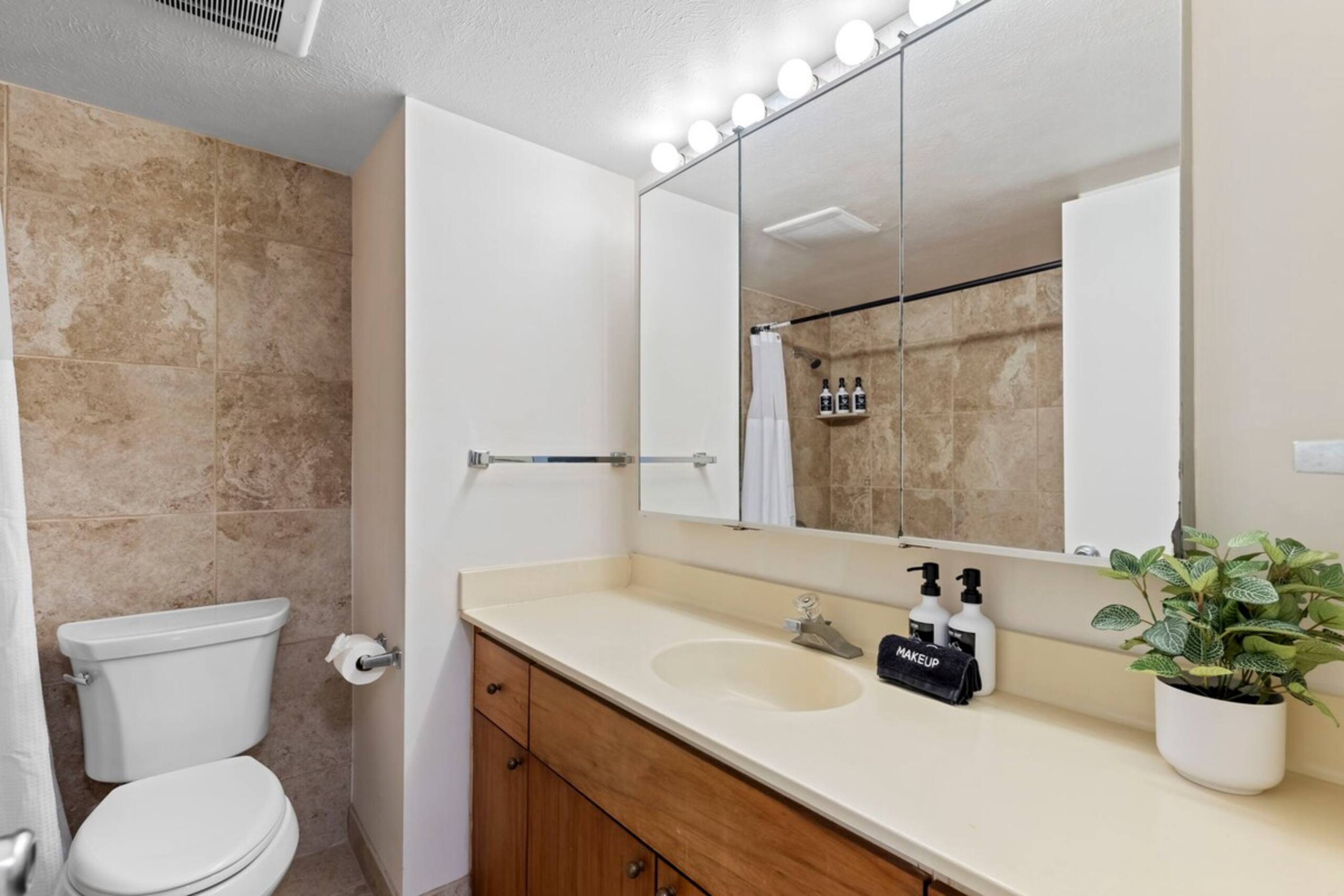 Partial Oceanview 2bed condo, across st from ocean - Photo 32