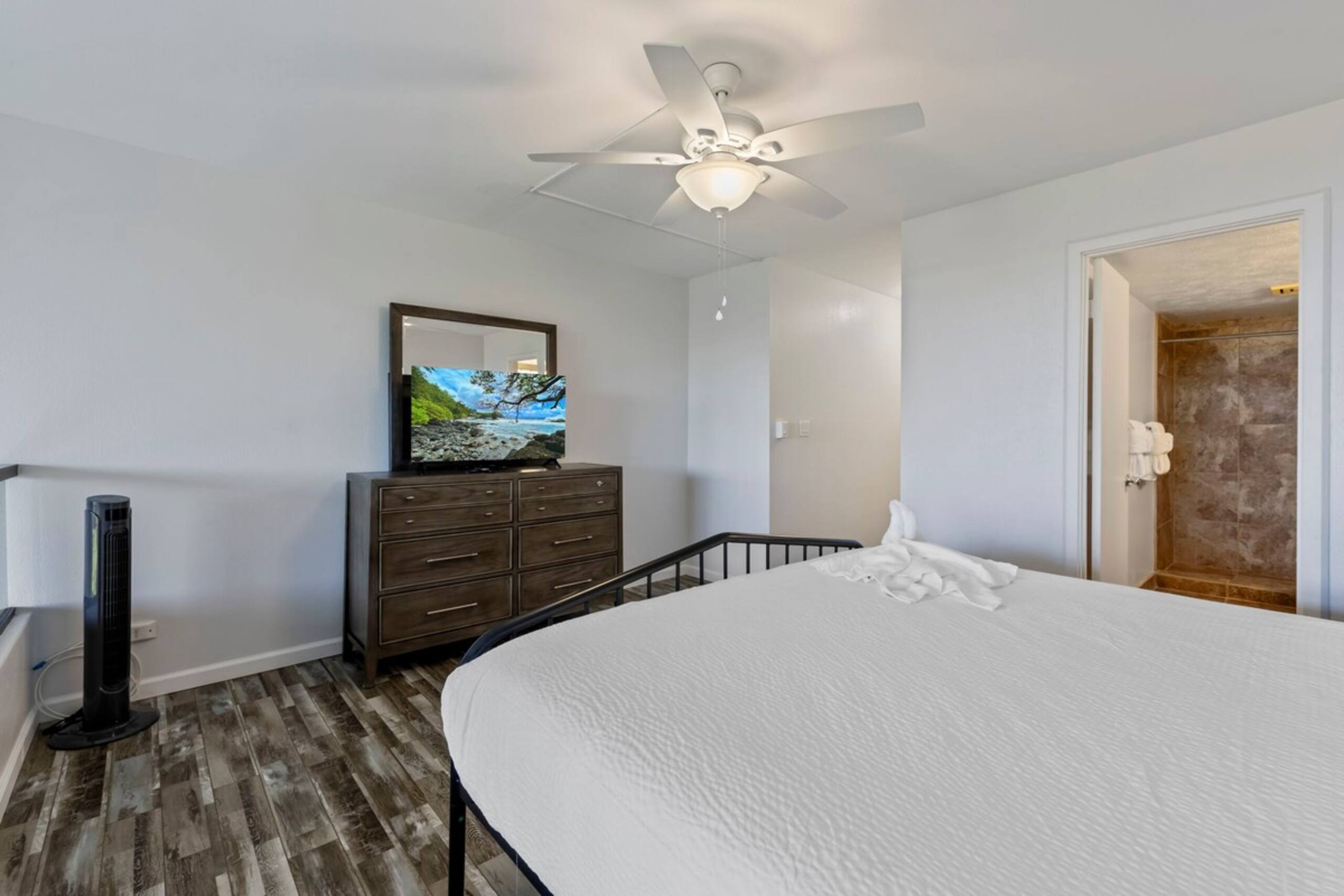 Partial Oceanview 2bed condo, across st from ocean - Photo 37