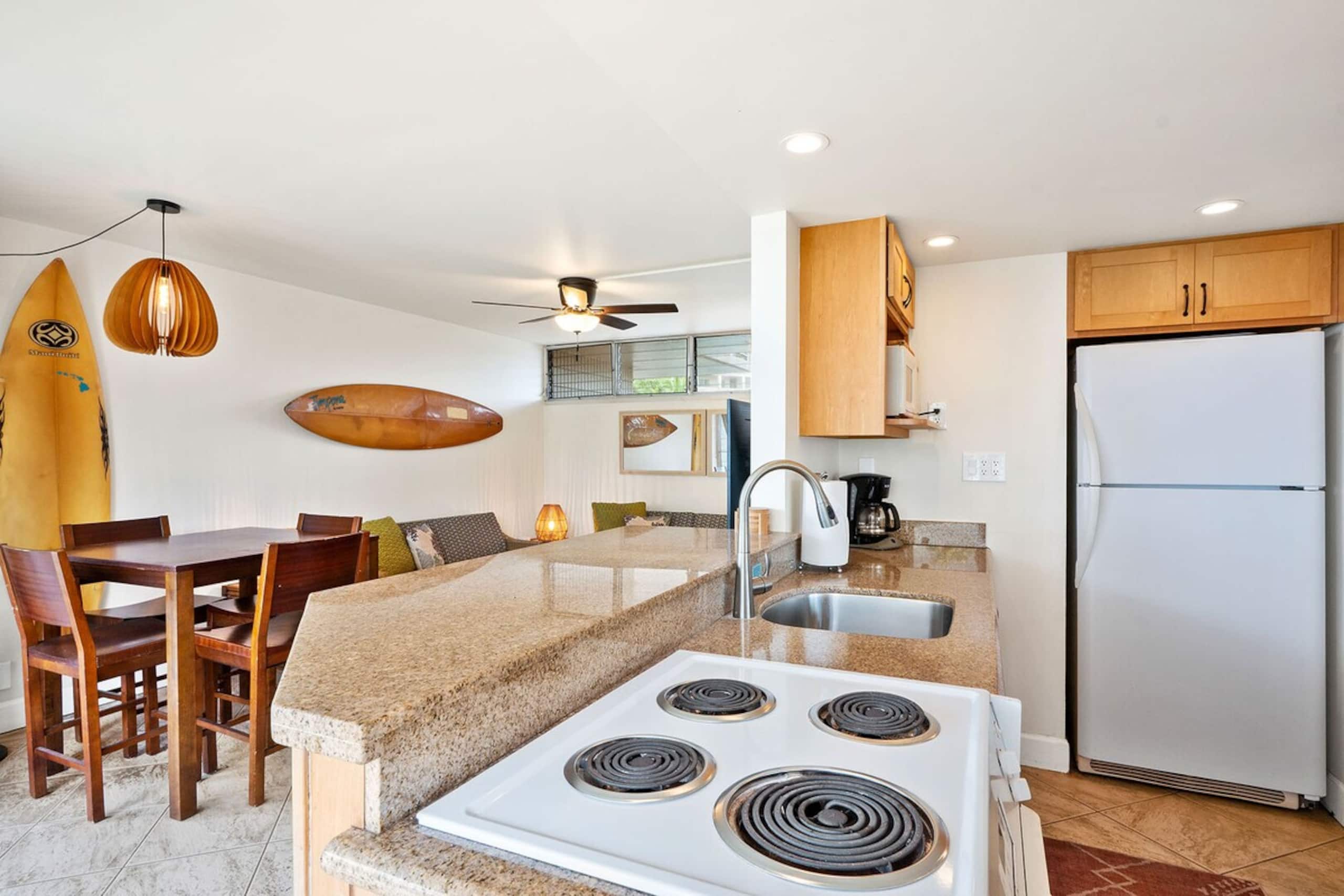 Kamaole Nalu 301 - Stunning Ocean Views, Renovated - Photo 8