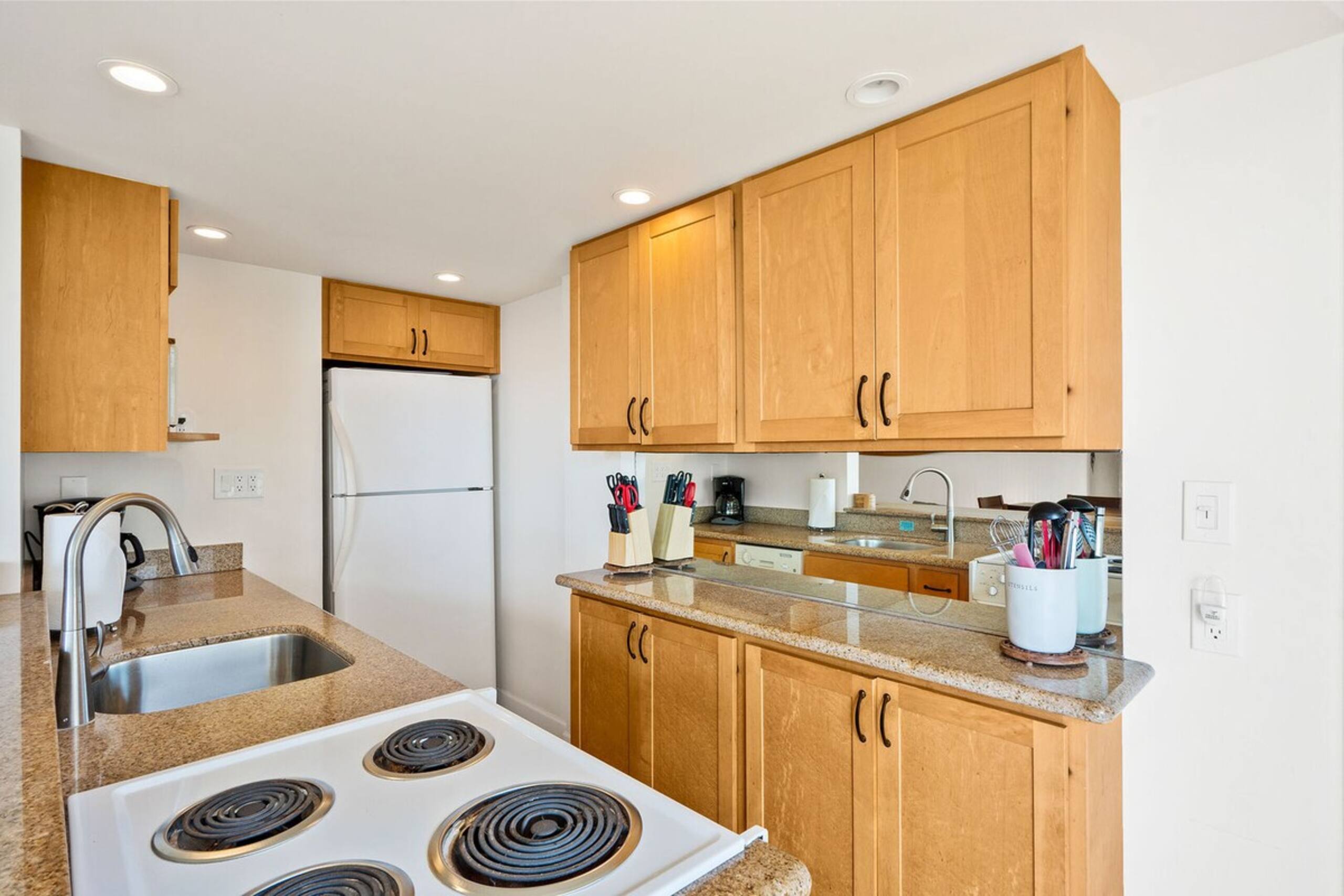 Kamaole Nalu 301 - Stunning Ocean Views, Renovated - Photo 7