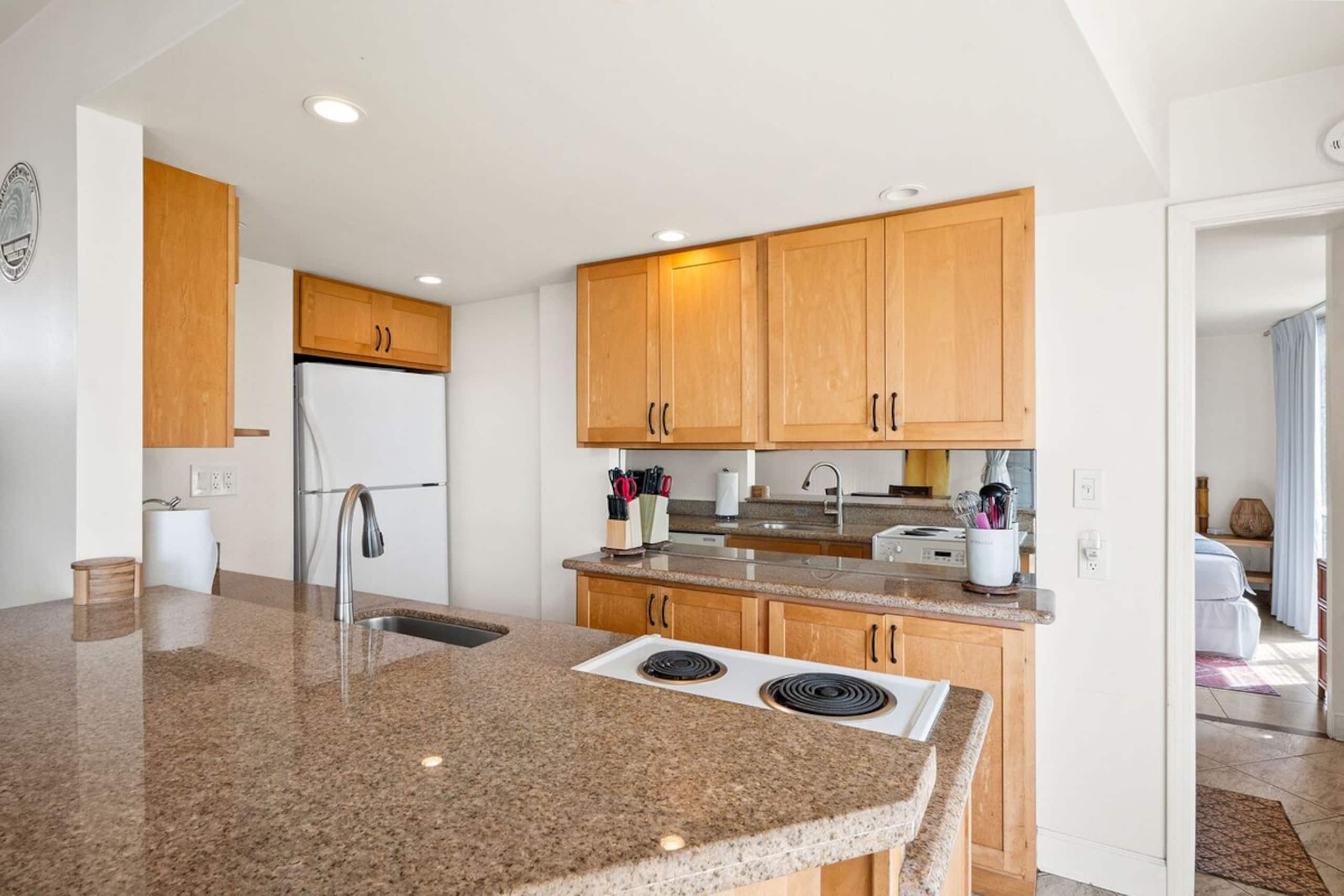 Kamaole Nalu 301 - Stunning Ocean Views, Renovated - Photo 6