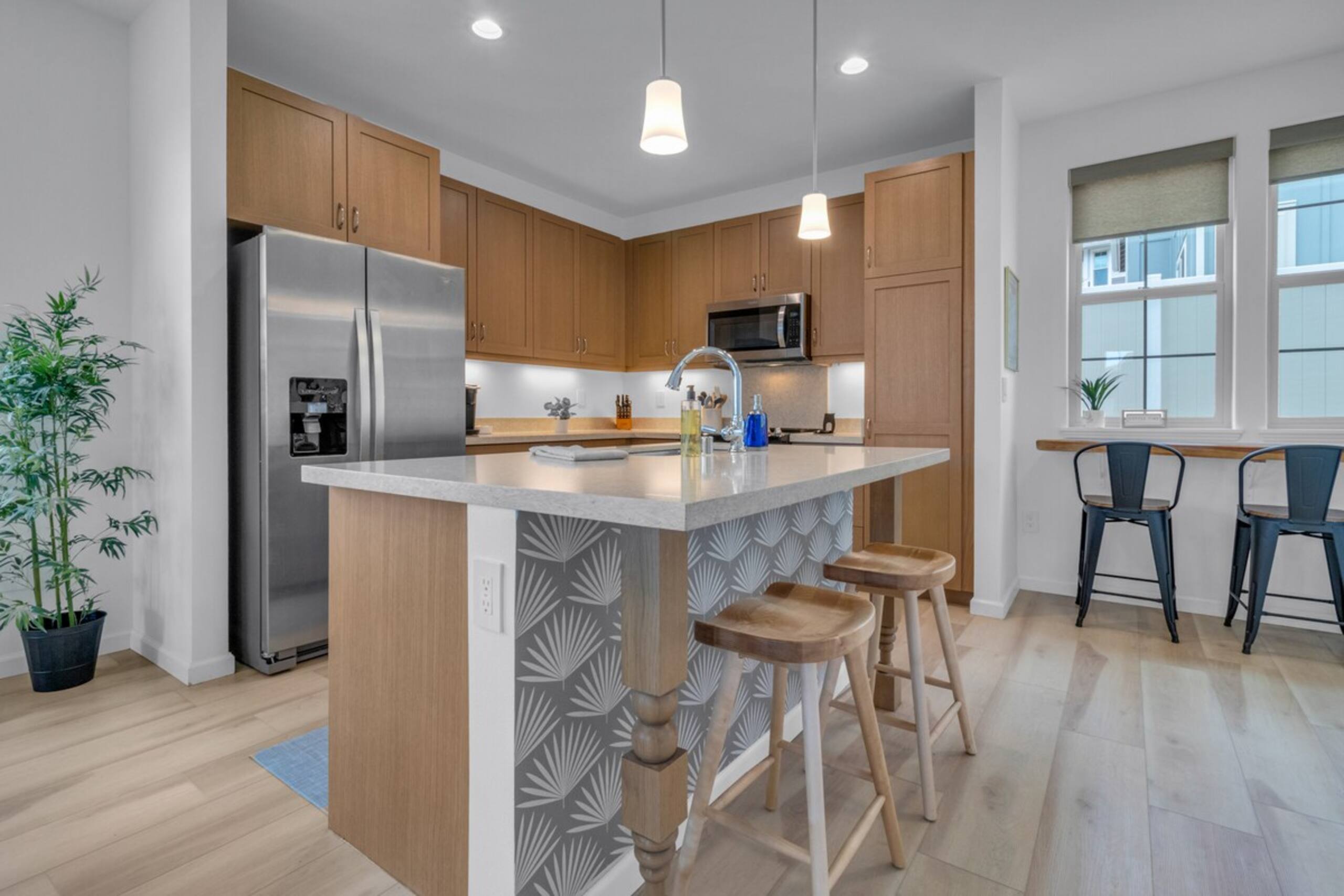 4 BR, Near Beach, Pool/Spa, Gym, BBQ, Free Prkng - Photo 8