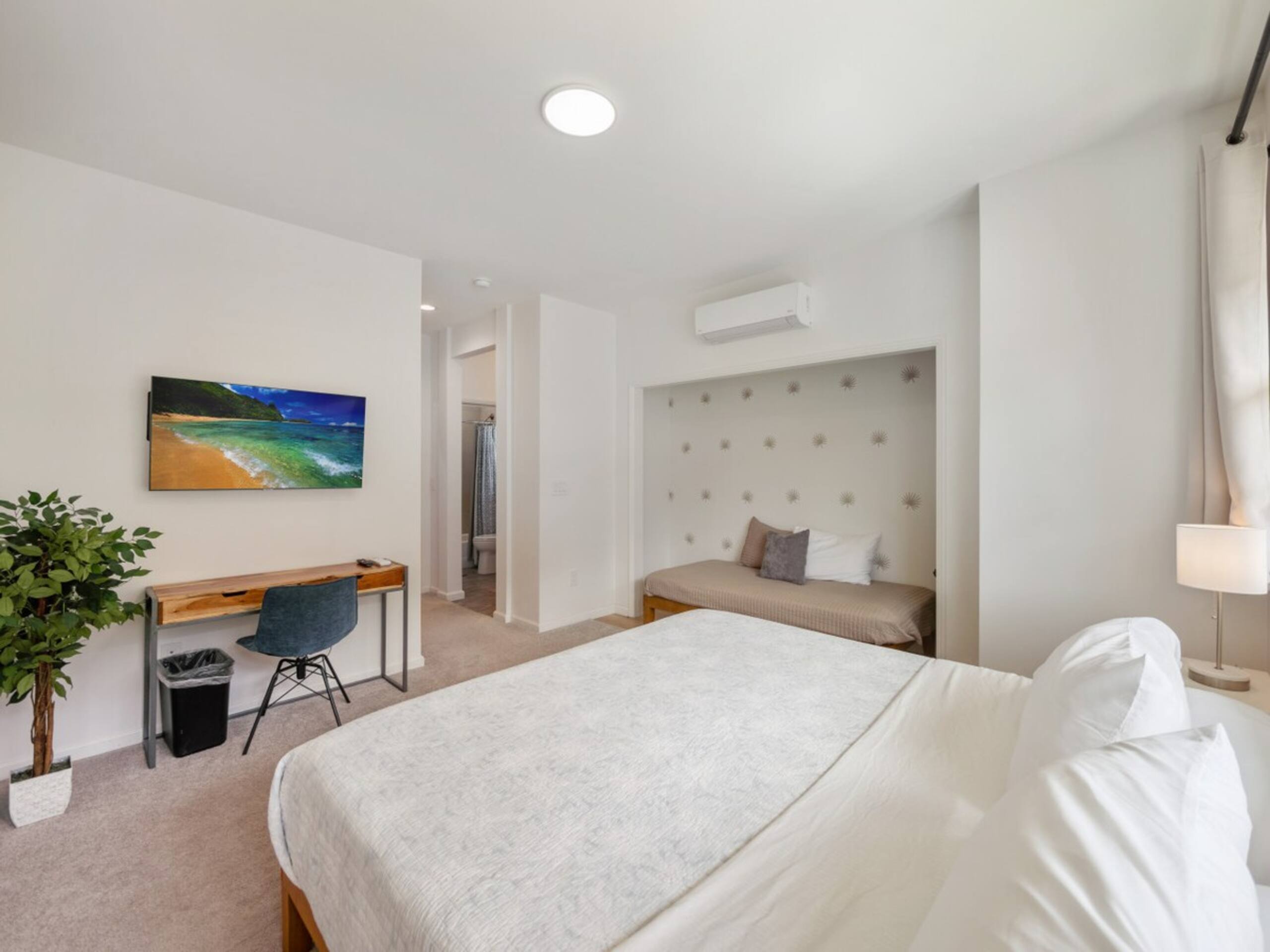 4 BR, Near Beach, Pool/Spa, Gym, BBQ, Free Prkng - Photo 33