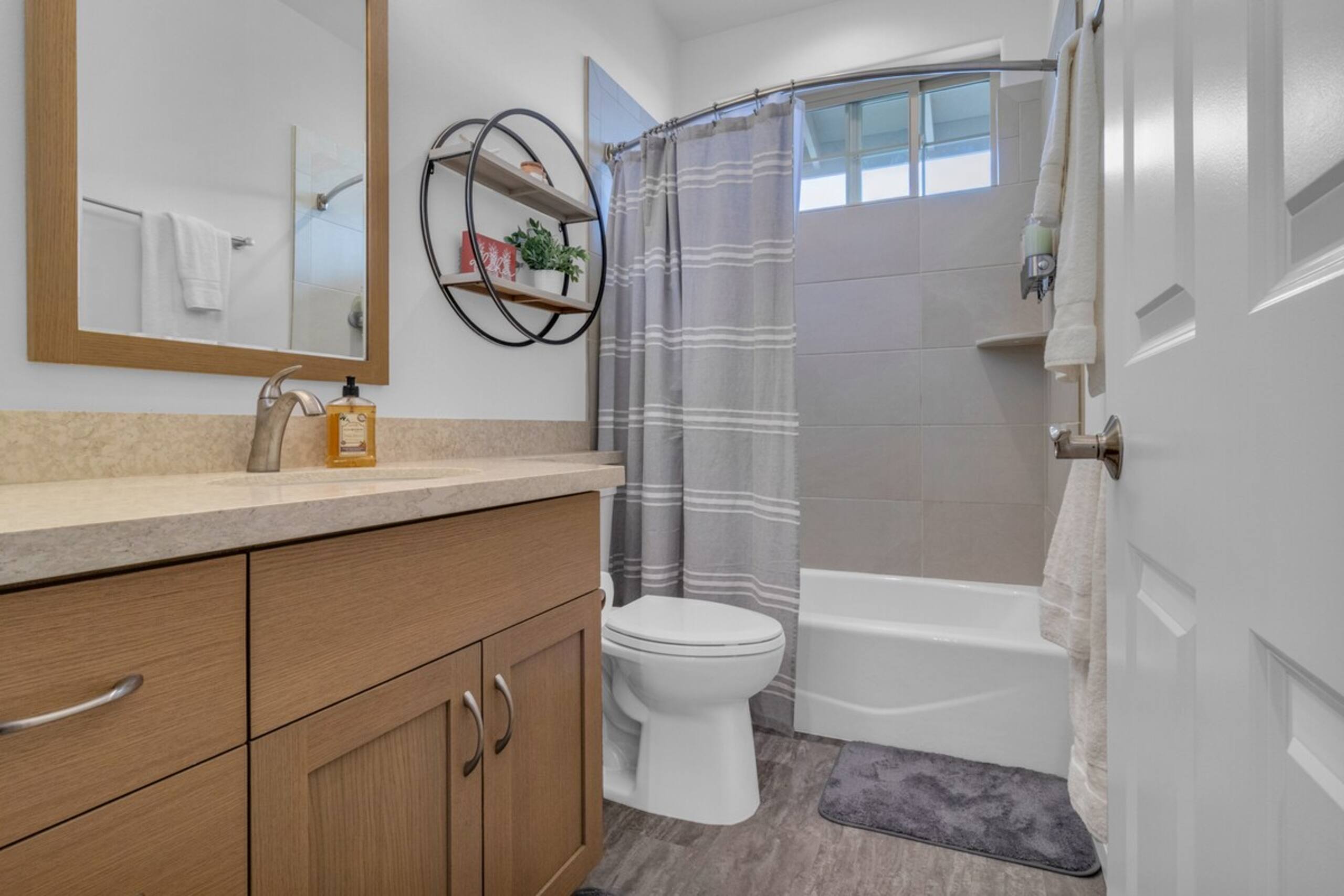 4 BR, Near Beach, Pool/Spa, Gym, BBQ, Free Prkng - Photo 41