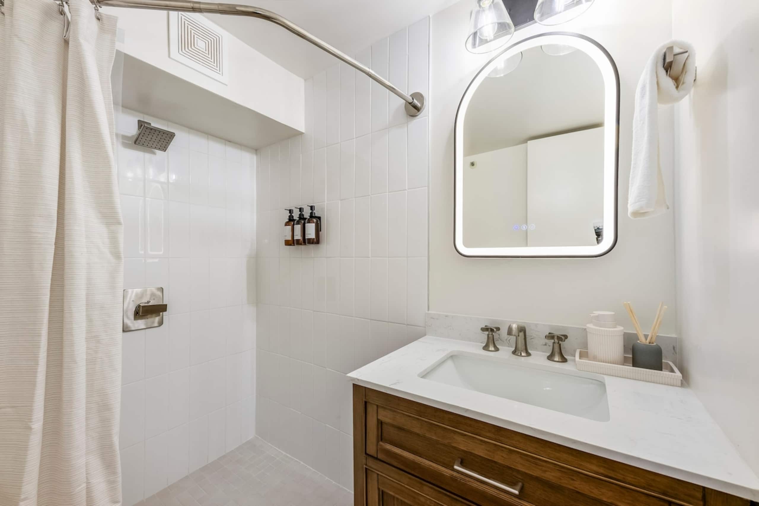 Brand New Ocean View Island Colony One bedroom - Photo 27