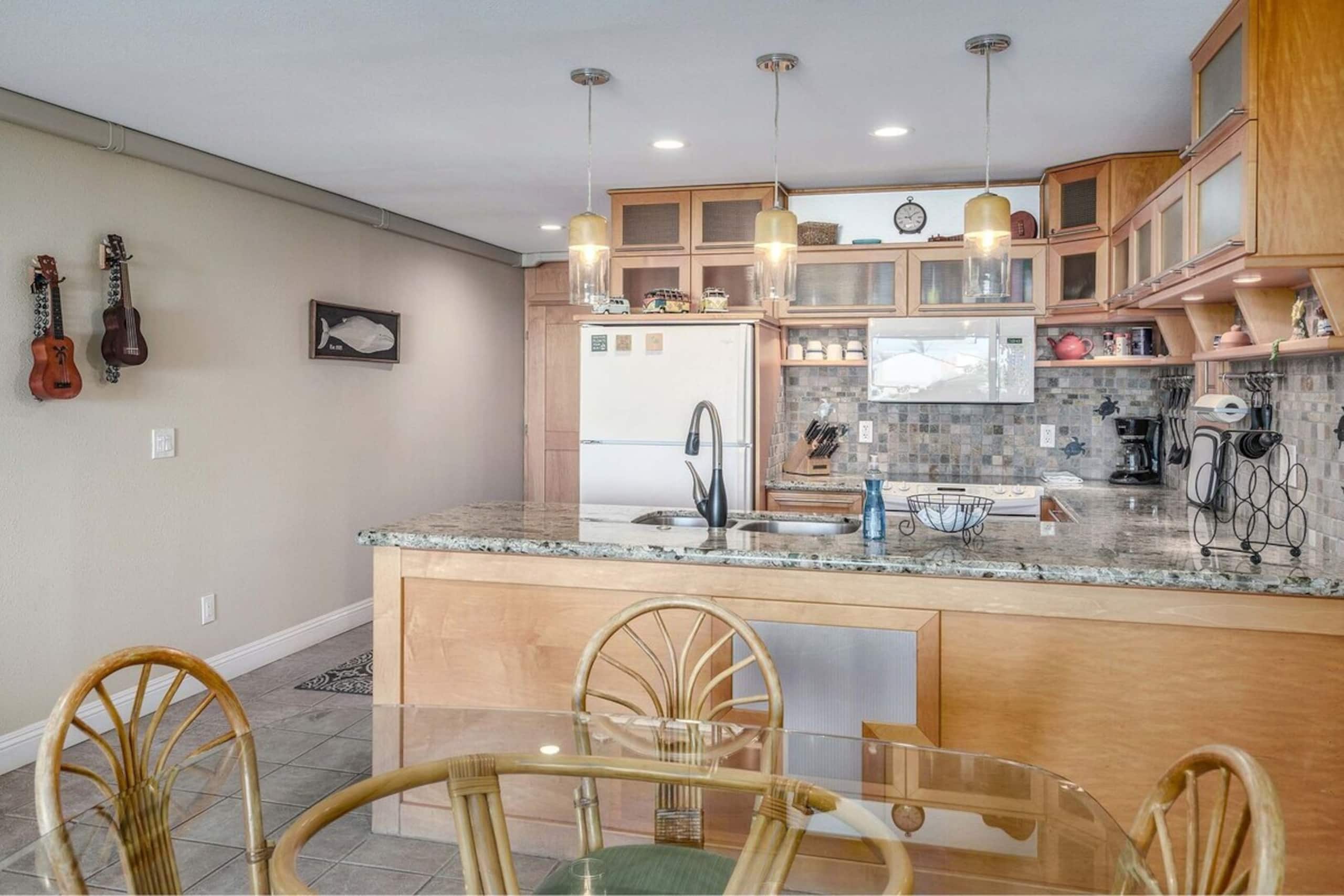 Hale Kamaole 150, Beautiful Renovation, Split AC - Photo 15