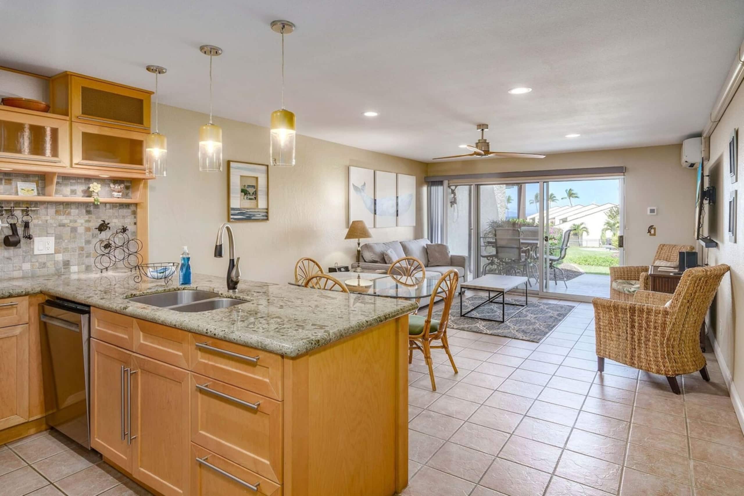 Hale Kamaole 150, Beautiful Renovation, Split AC - Photo 3