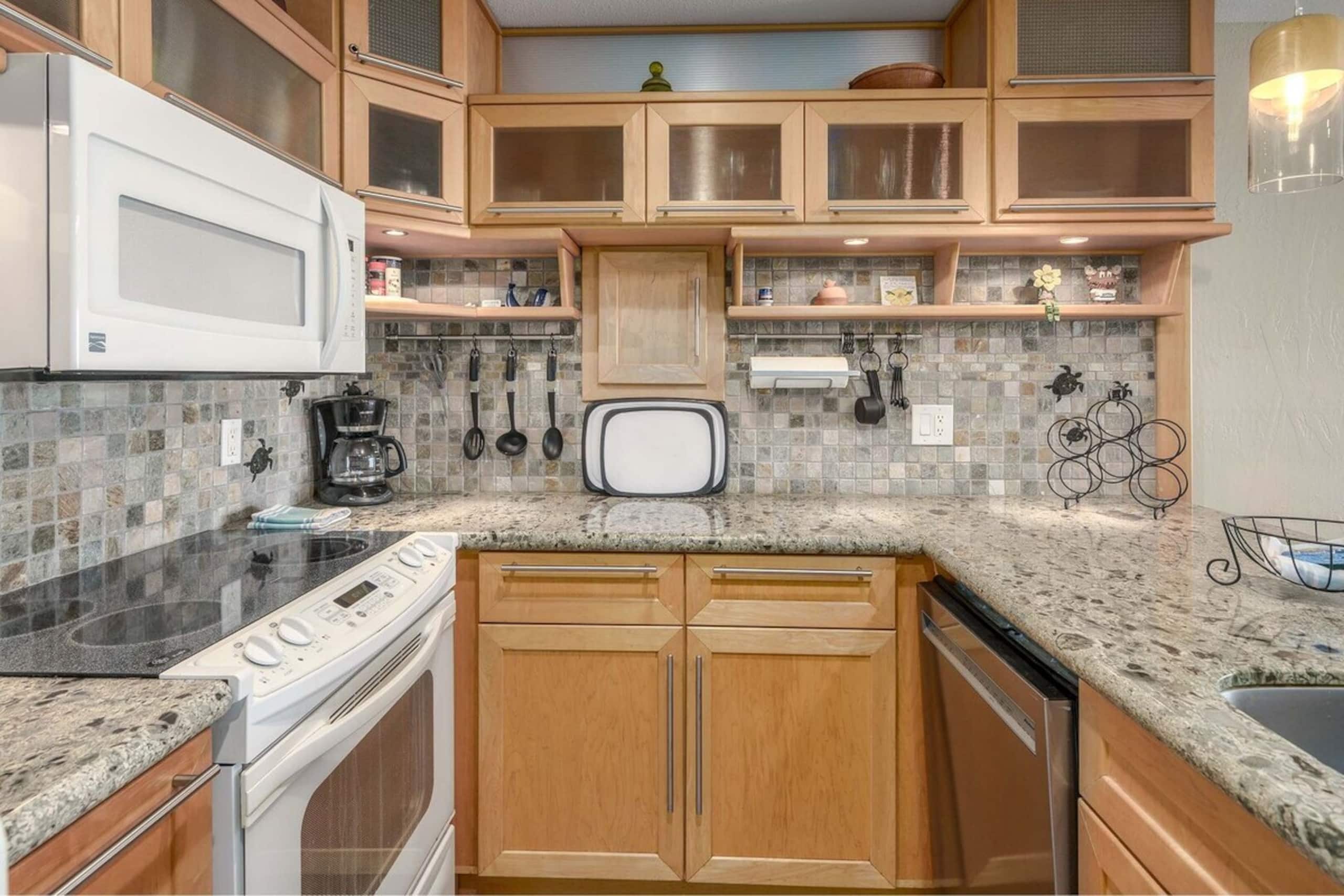 Hale Kamaole 150, Beautiful Renovation, Split AC - Photo 16