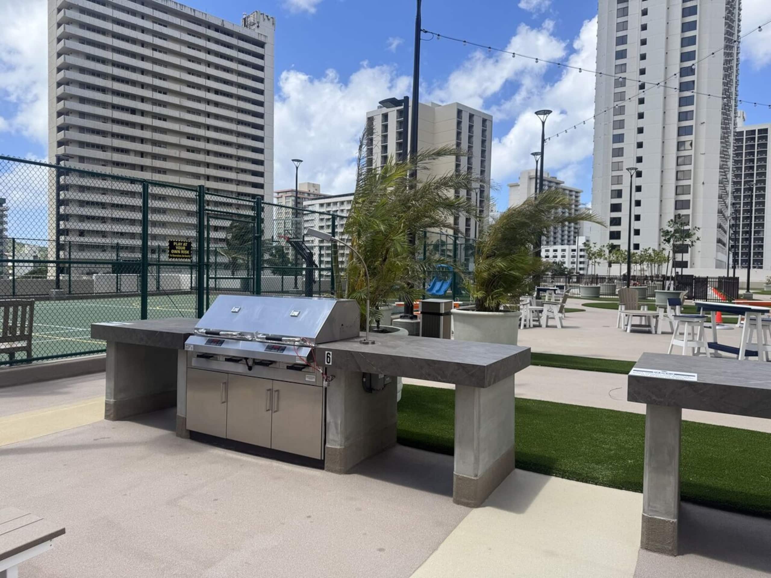 Waikiki Banyan 1 Bedroom with Parking - Photo 18