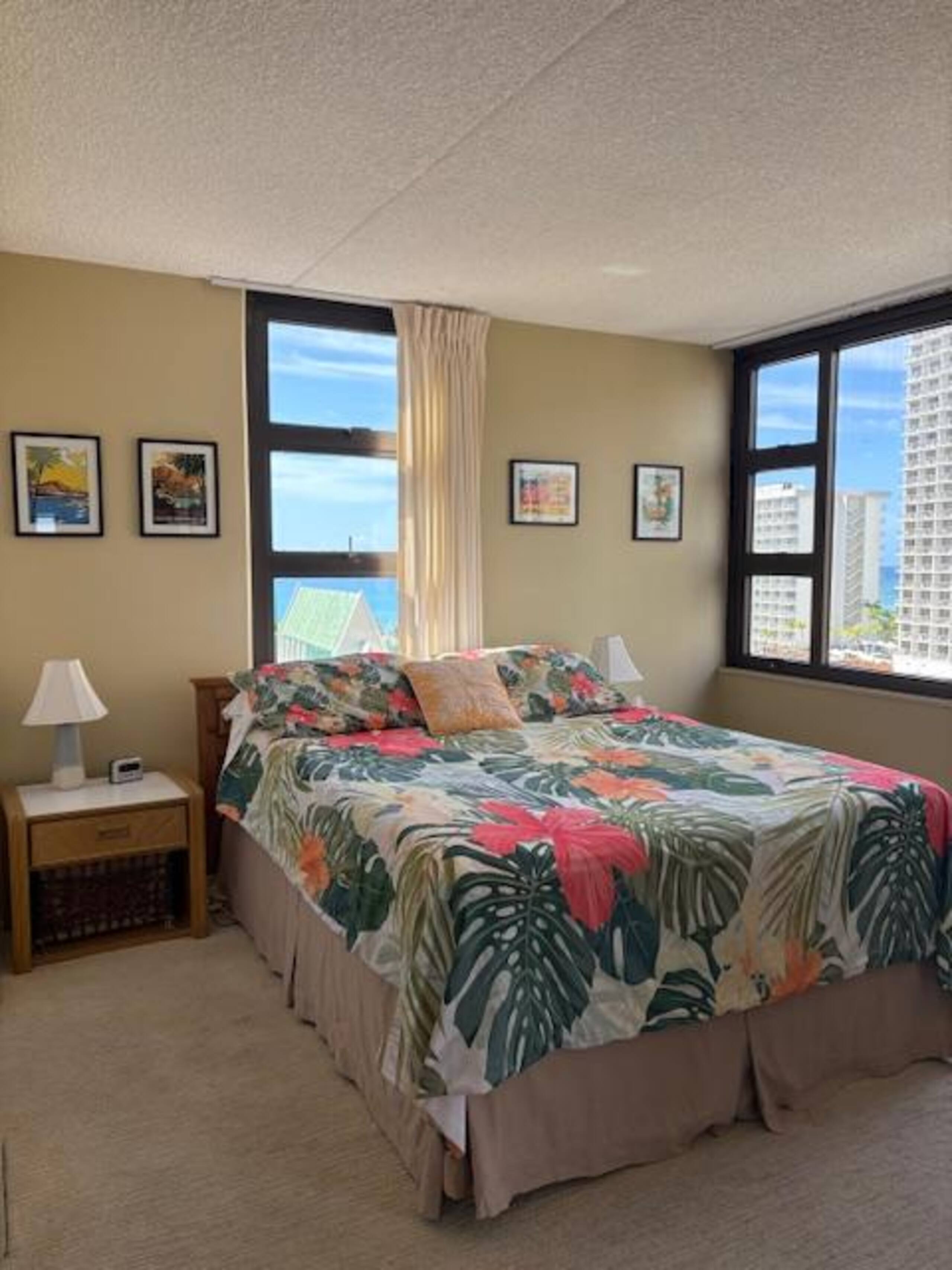 Waikiki Banyan 1 Bedroom with Parking - Photo 7