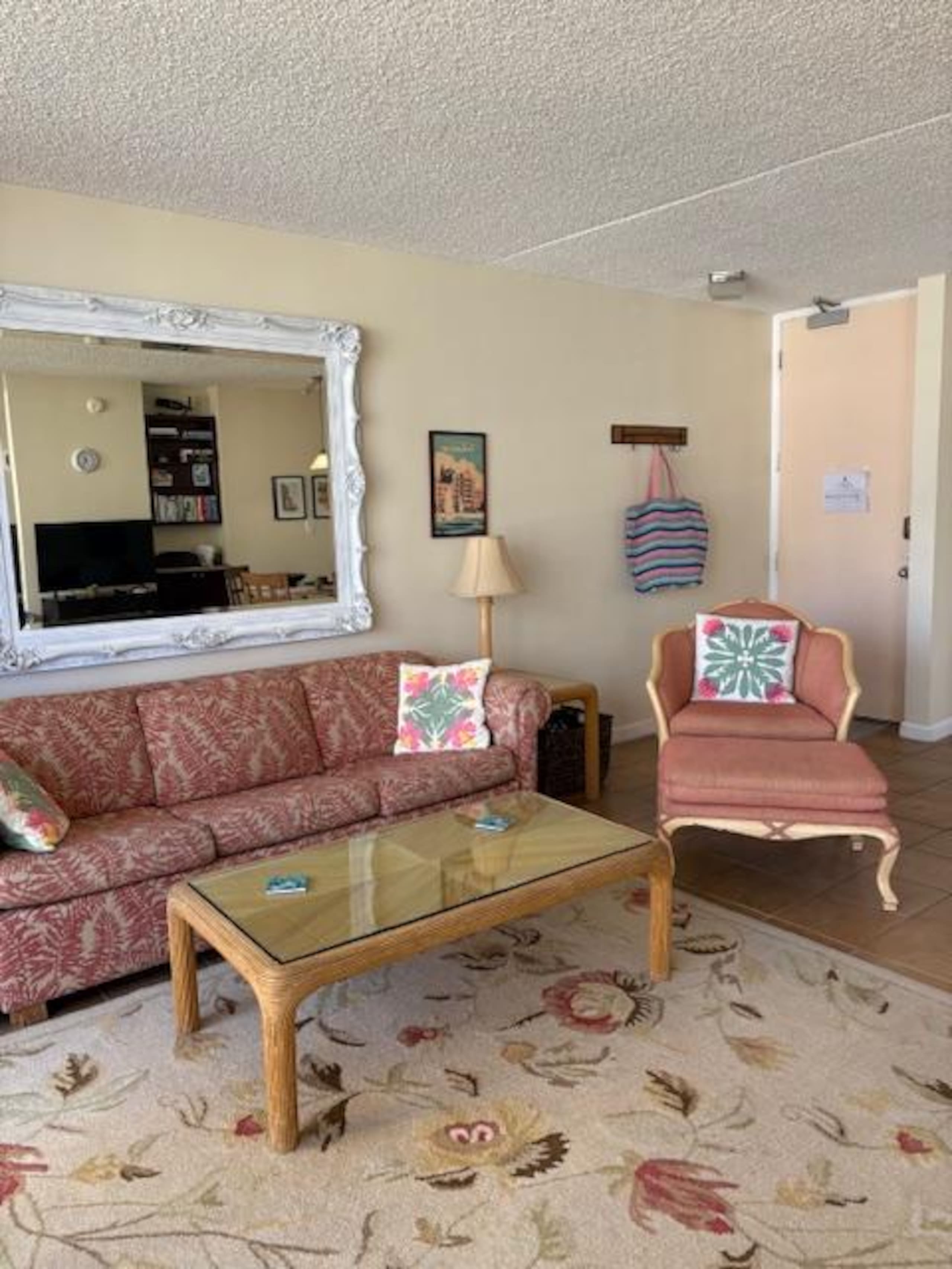 Waikiki Banyan 1 Bedroom with Parking - Photo 5
