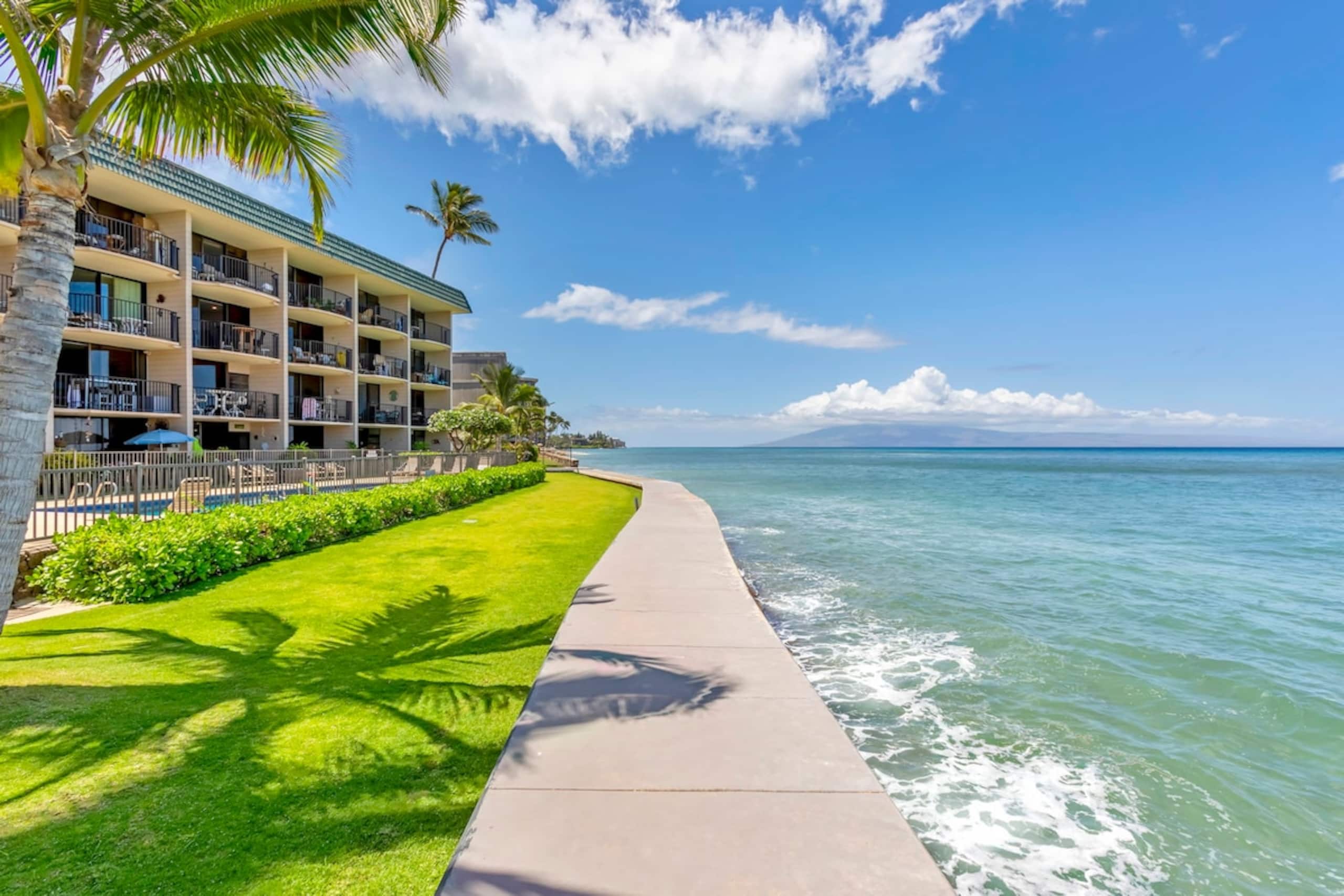 Renovated Maui Oceanfront, Whales + Sunset Lanai - Photo 38